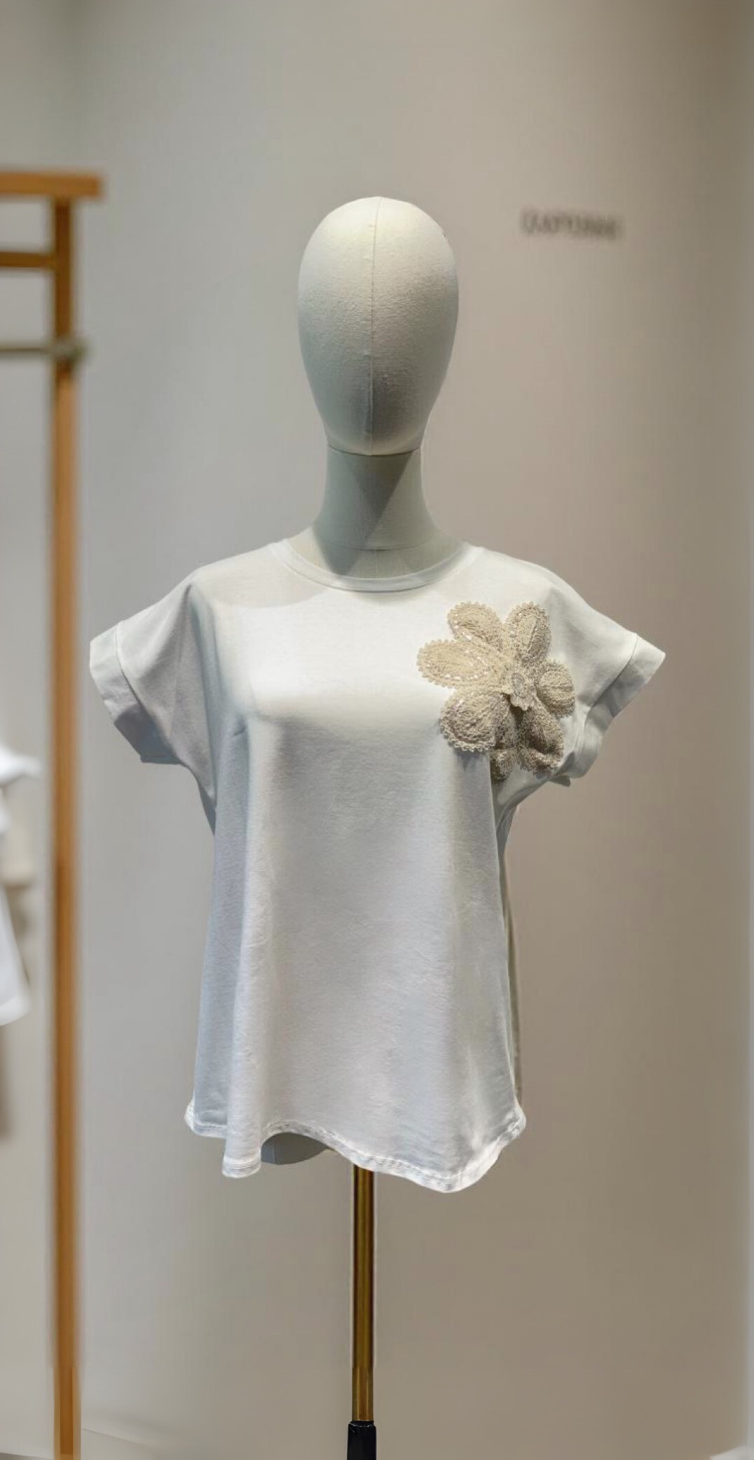 Wholesaler AMARIA - White T-shirt short sleeves pink embroidered macrame