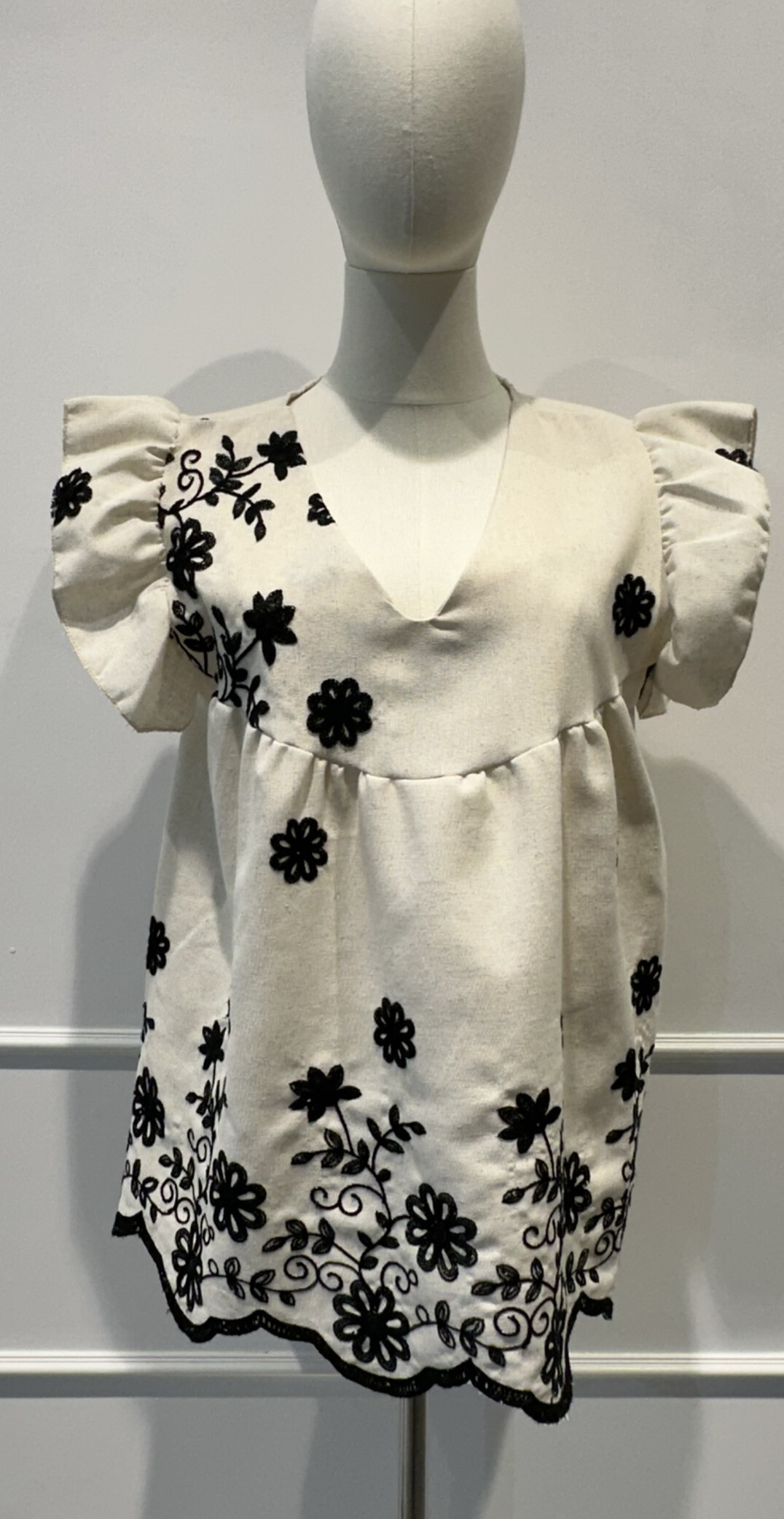 Grossista AMARIA - Haut Ecru Short Maniche ricami floreali volanti