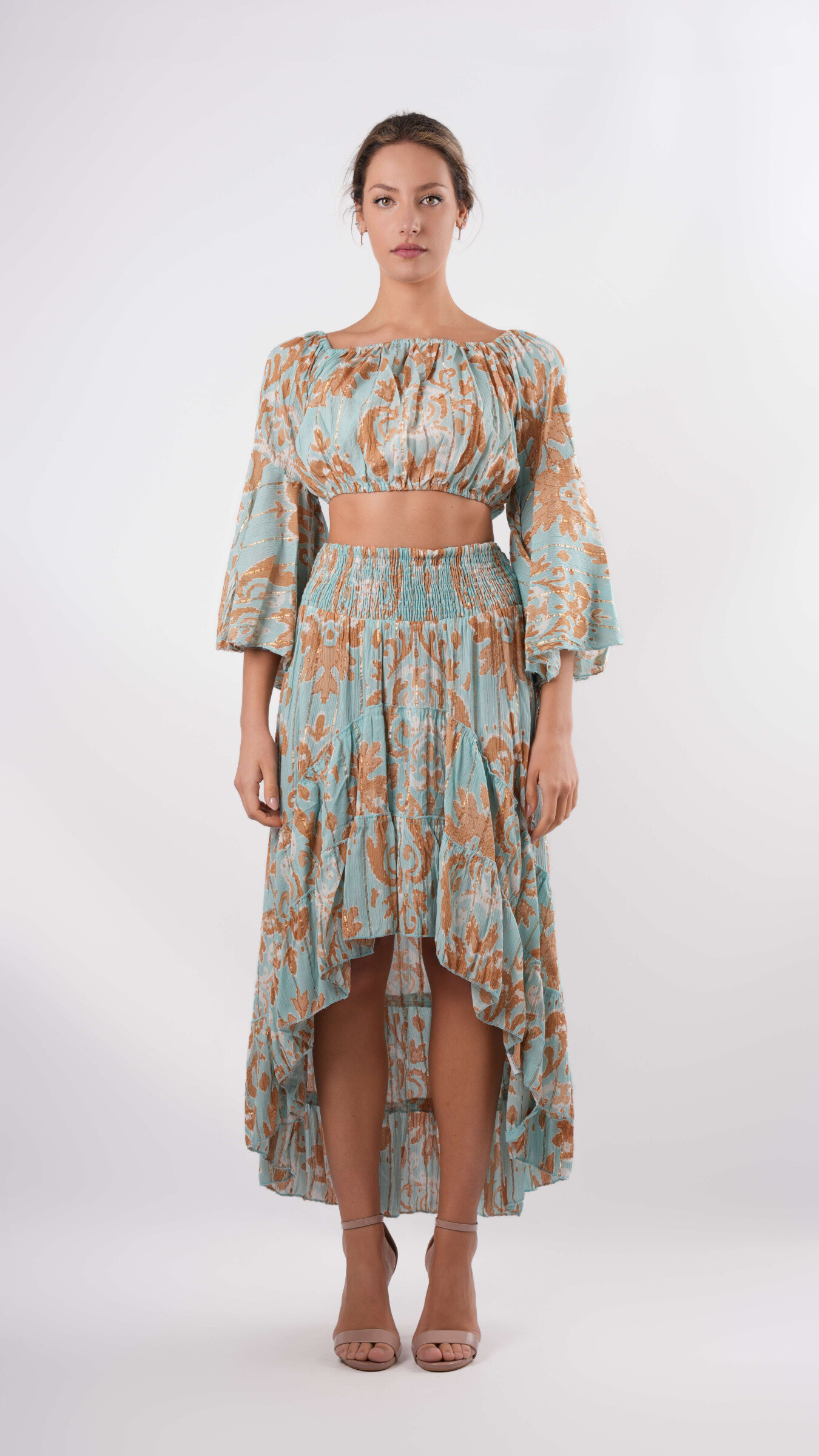 Wholesaler Amele - Boho chic outfit with crop top and asymmetrical skirt