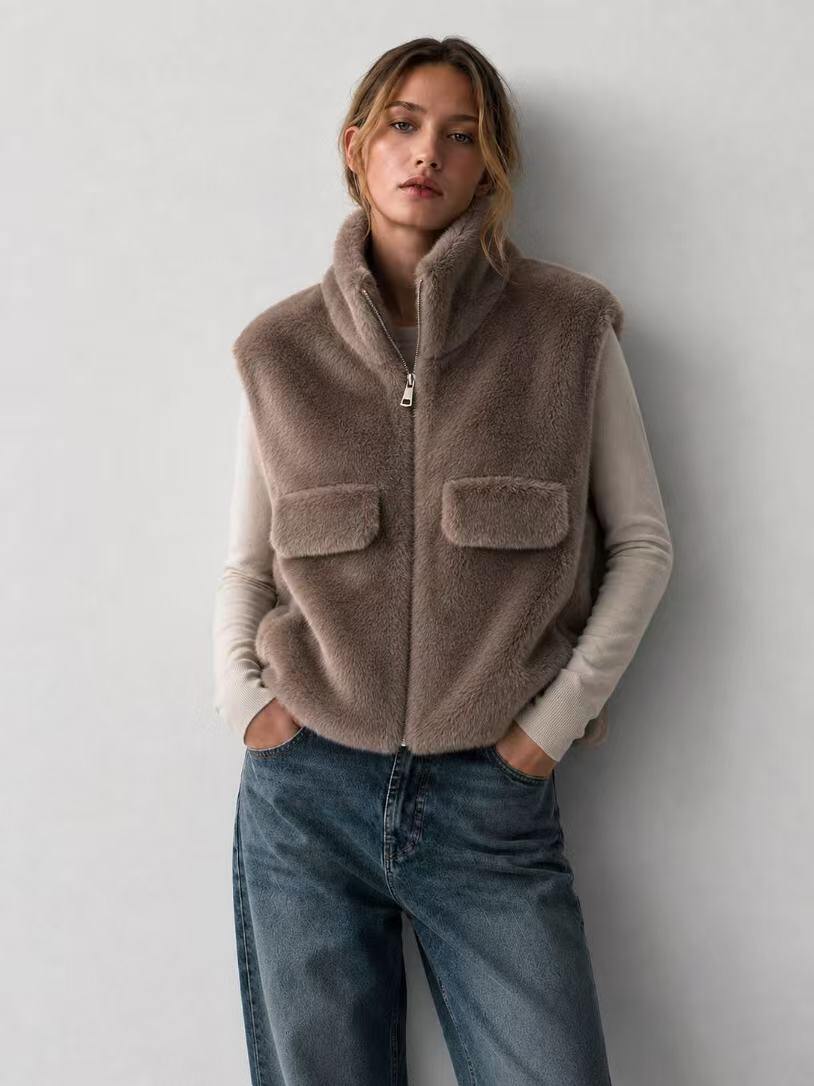 Wholesaler Amelé - Faux fur vest with zipper and high collar