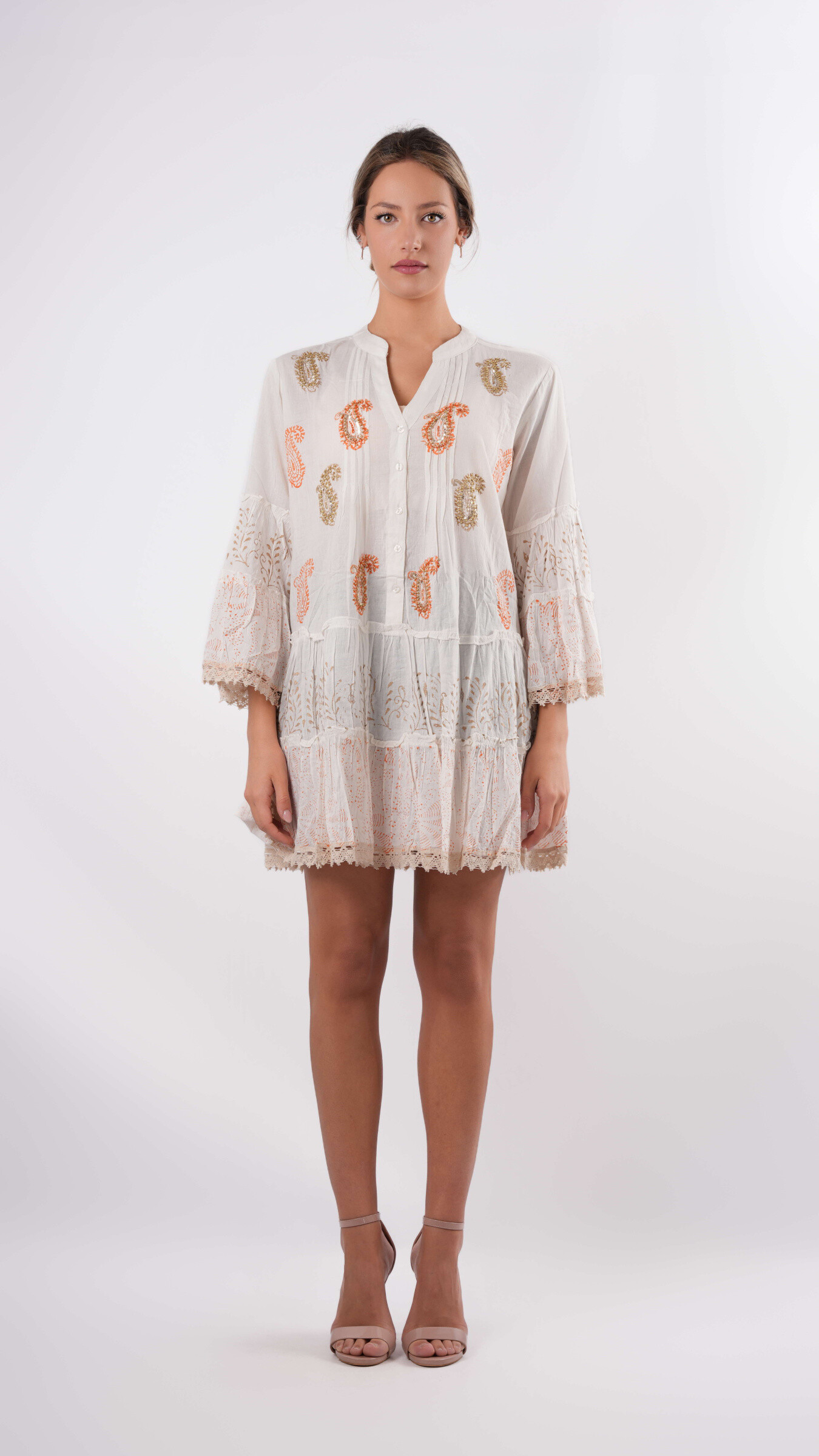 Wholesaler Amele - Short boho dress with paisley embroidery and lace details