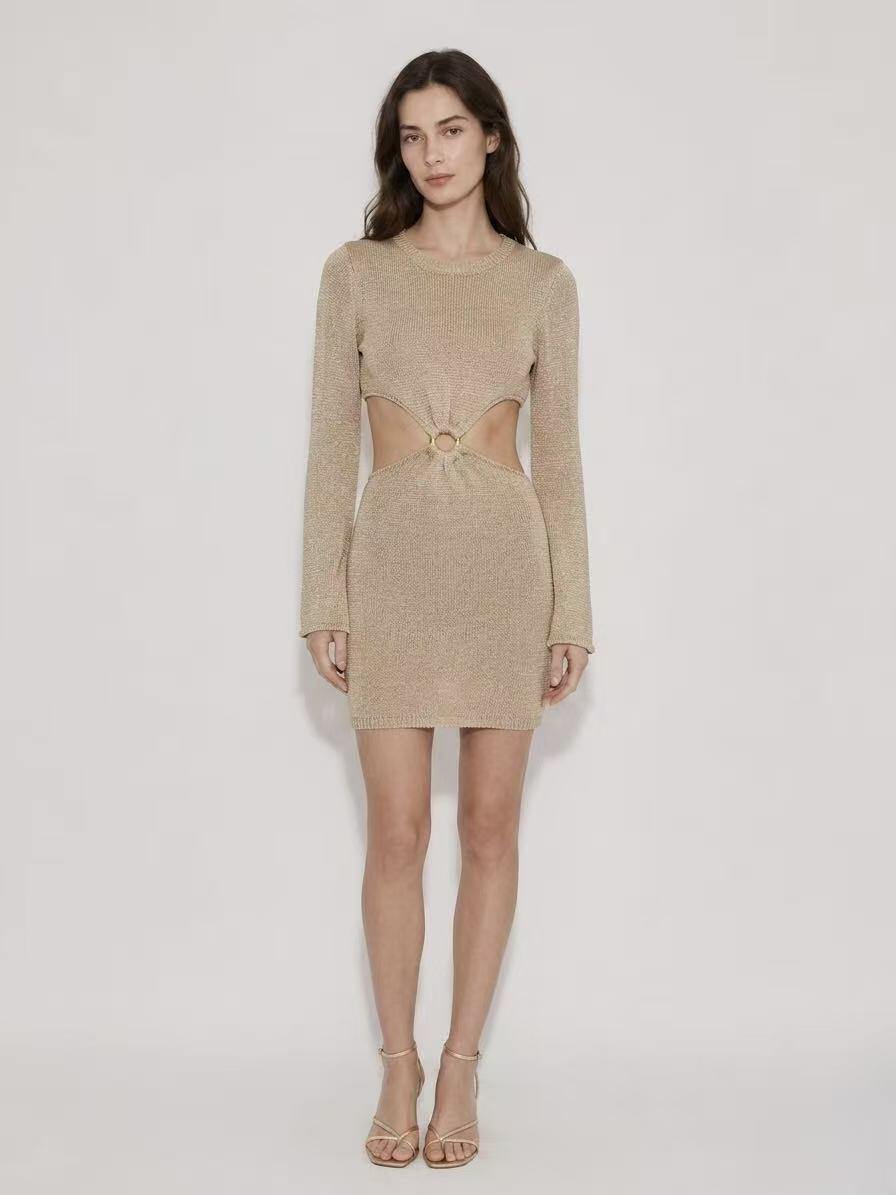 Großhändler Amelé - Kurzes Kleid mit Cut-Out und Frontalem Ring