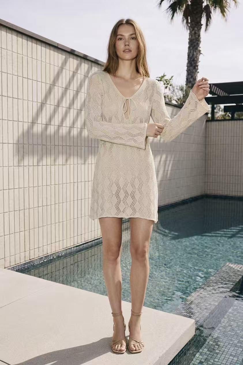 Mayorista Amelé - Vestido corto calado con escote en V y cordón