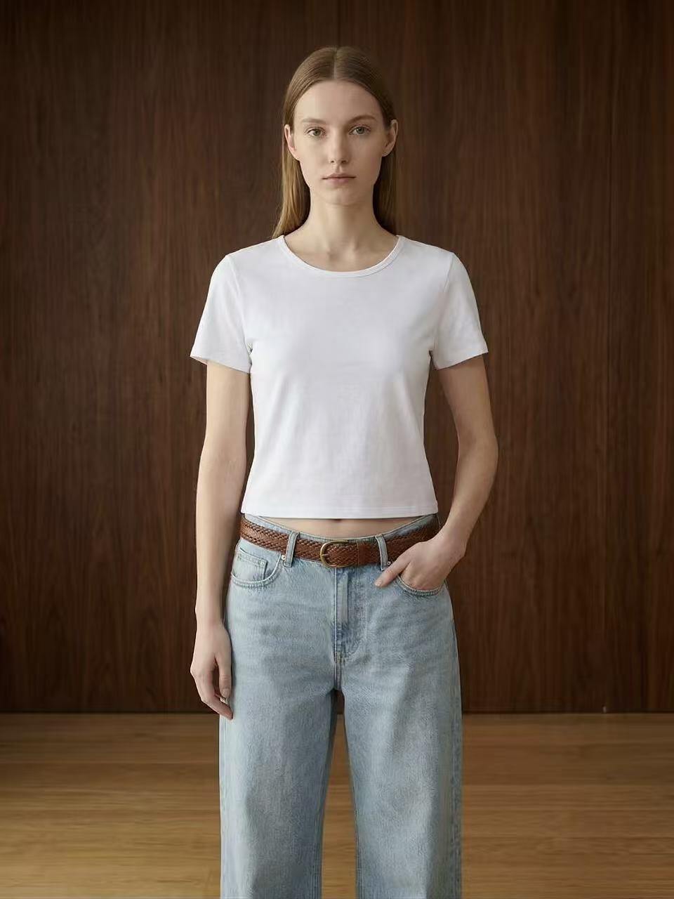 Grossista Amelé - T-shirt basic in cotone con girocollo