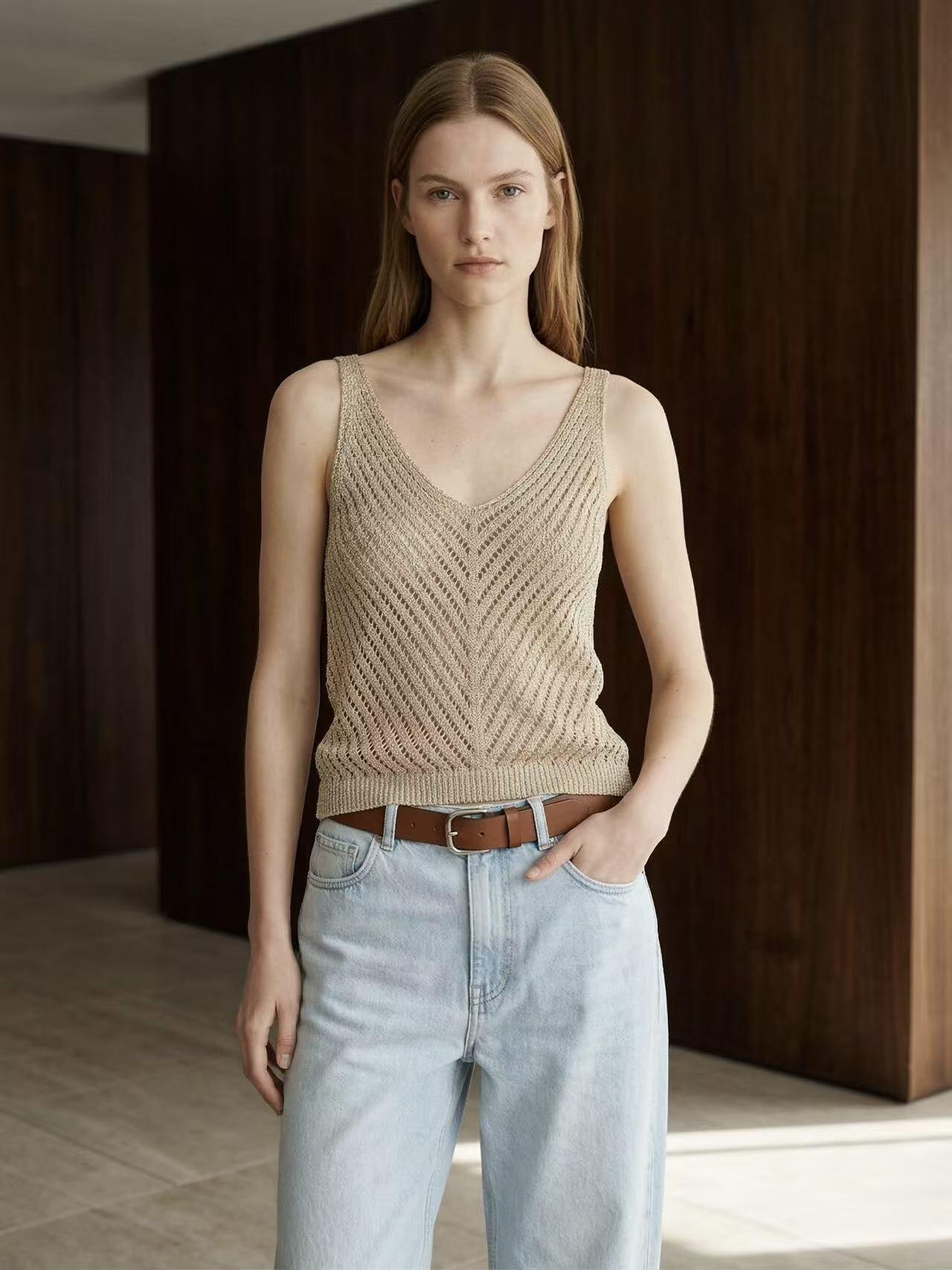 Grossista Amelé - Top in maglia traforata con scollo a V