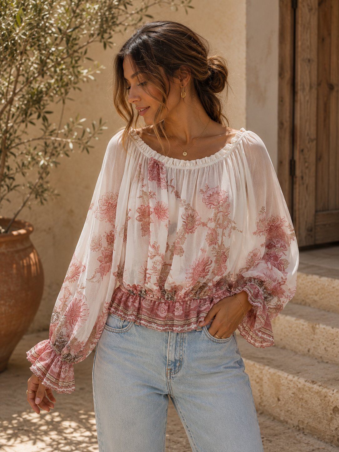 Grossiste AMIE KOKO - Blouse Bohème Blanche Imprimé Floral – Col Bardot Volanté