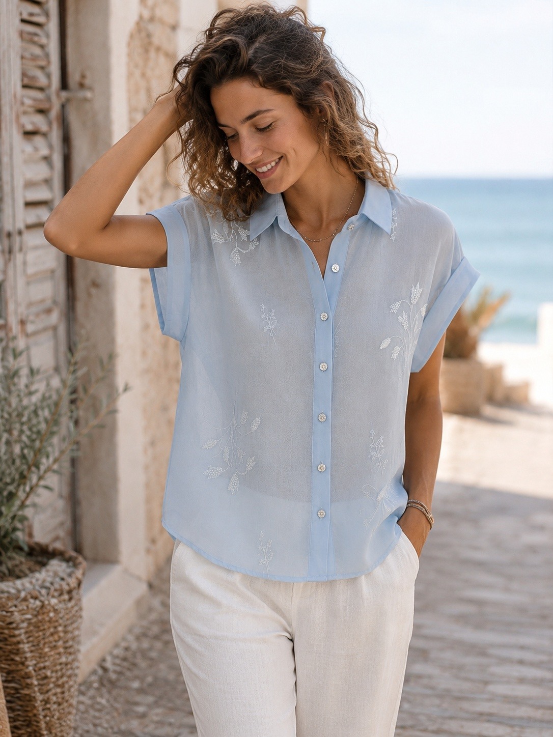 Grossiste AMIE KOKO - Chemise Broderie Florale Manches Courtes – Style Élégant