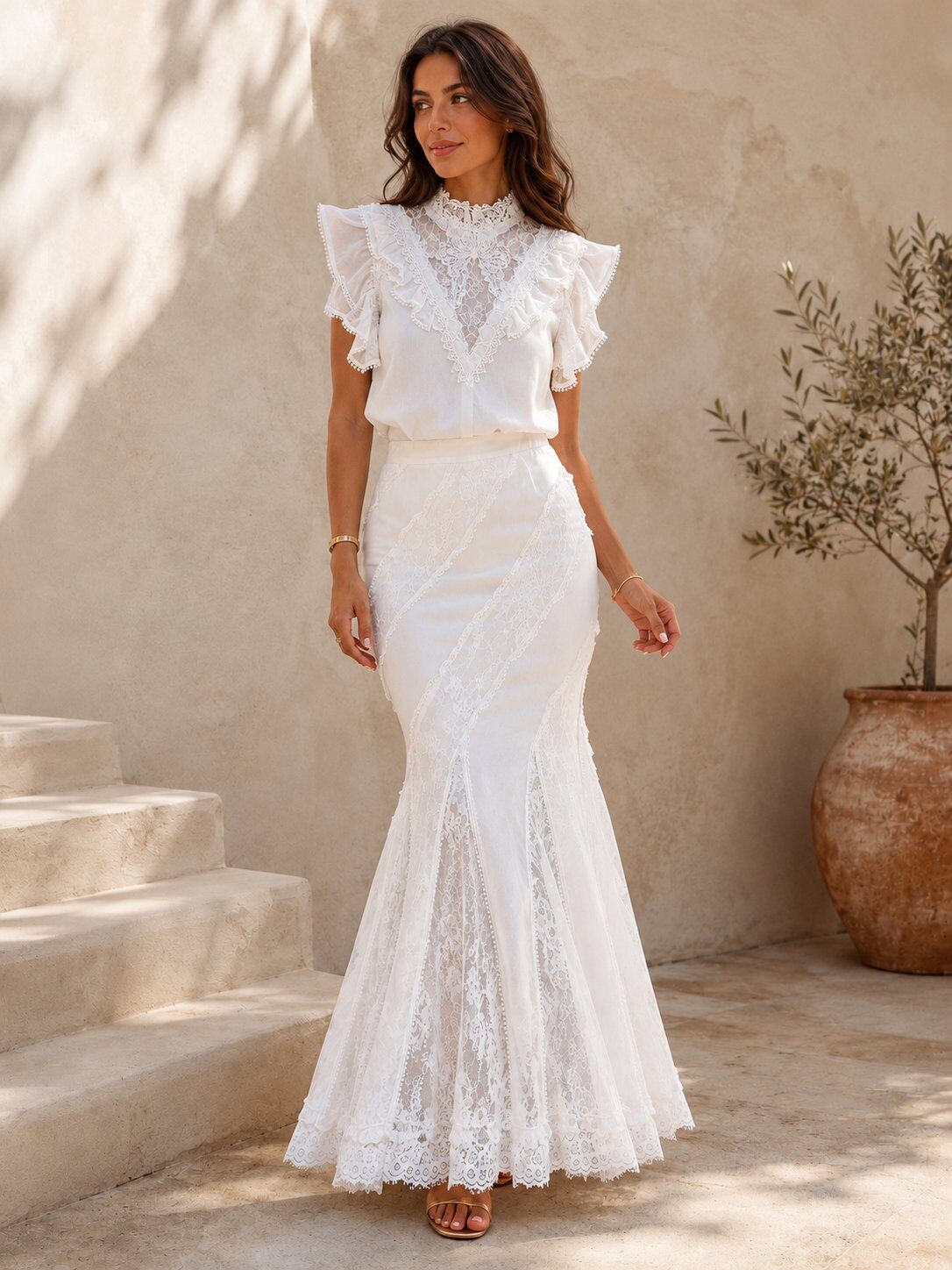Mayorista AMIE KOKO - Conjunto Blanco Elegante – Blusa con Volantes y Falda Sirena de Encaje
