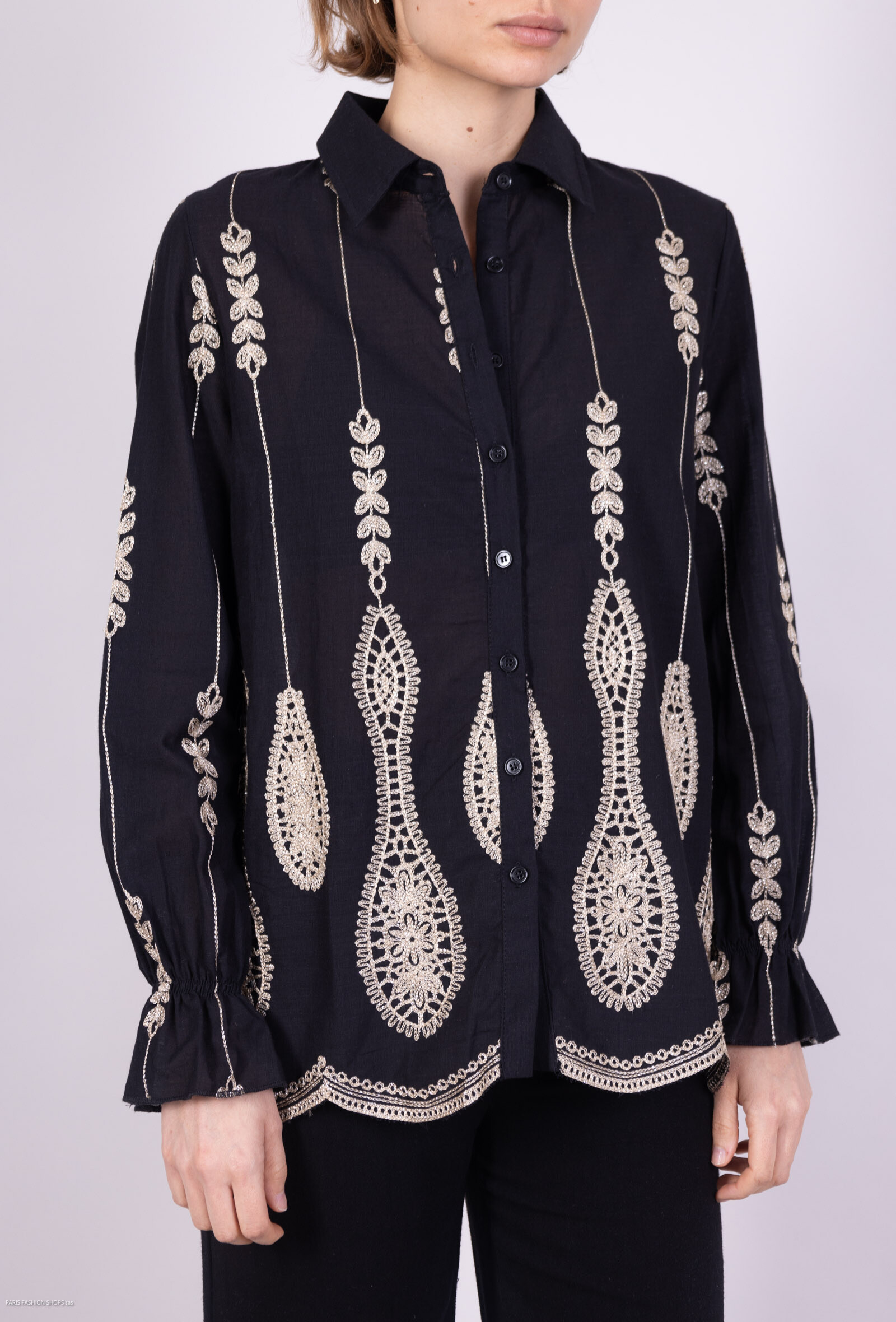 Grossiste Amy&Clo - Chemise élégante à broderies détaillées - Style chic et raffiné