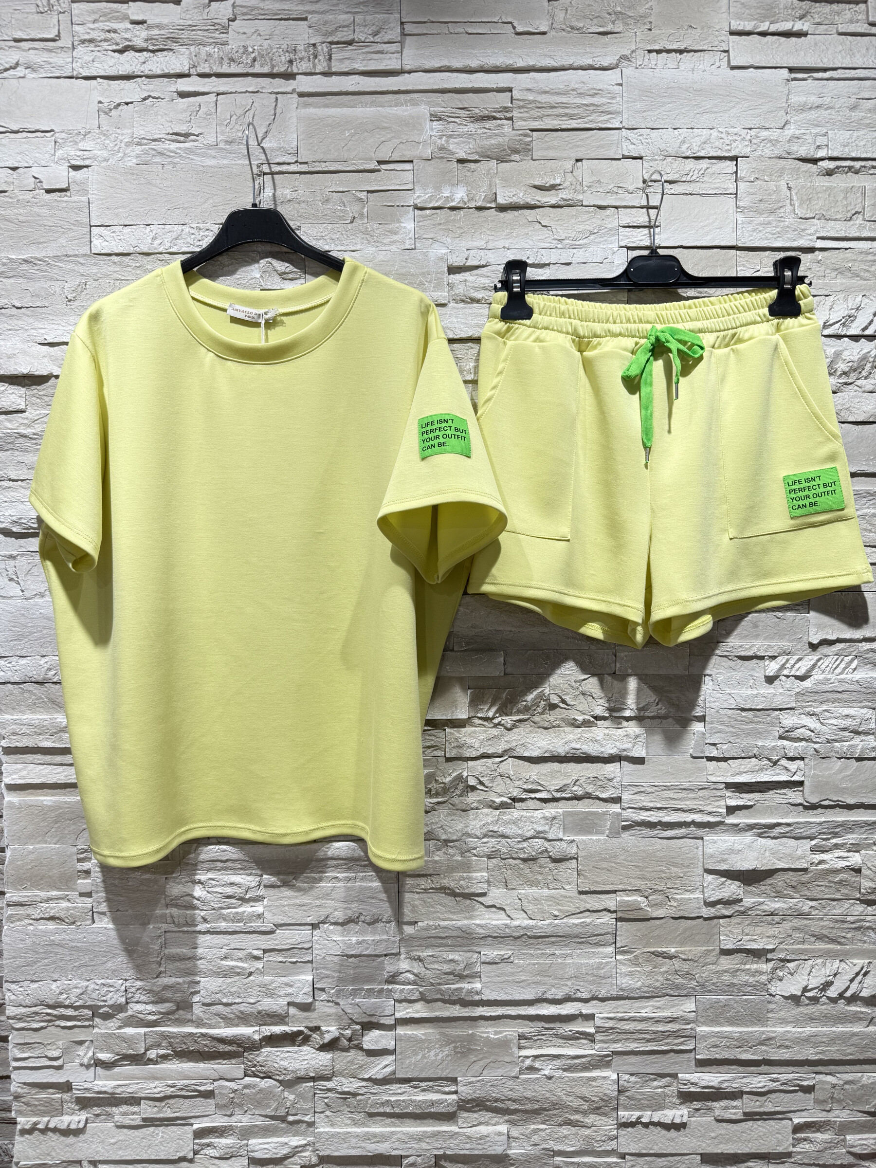 Grossiste Amy&Clo - Ensemble T-shirt et Short à Détails