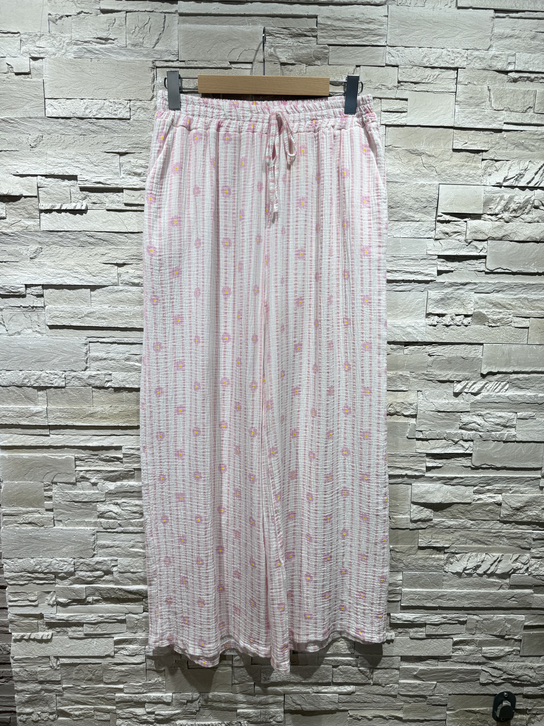 Wholesaler Amy&Clo - PLUS SIZE Printed Pants with Elastic Waist