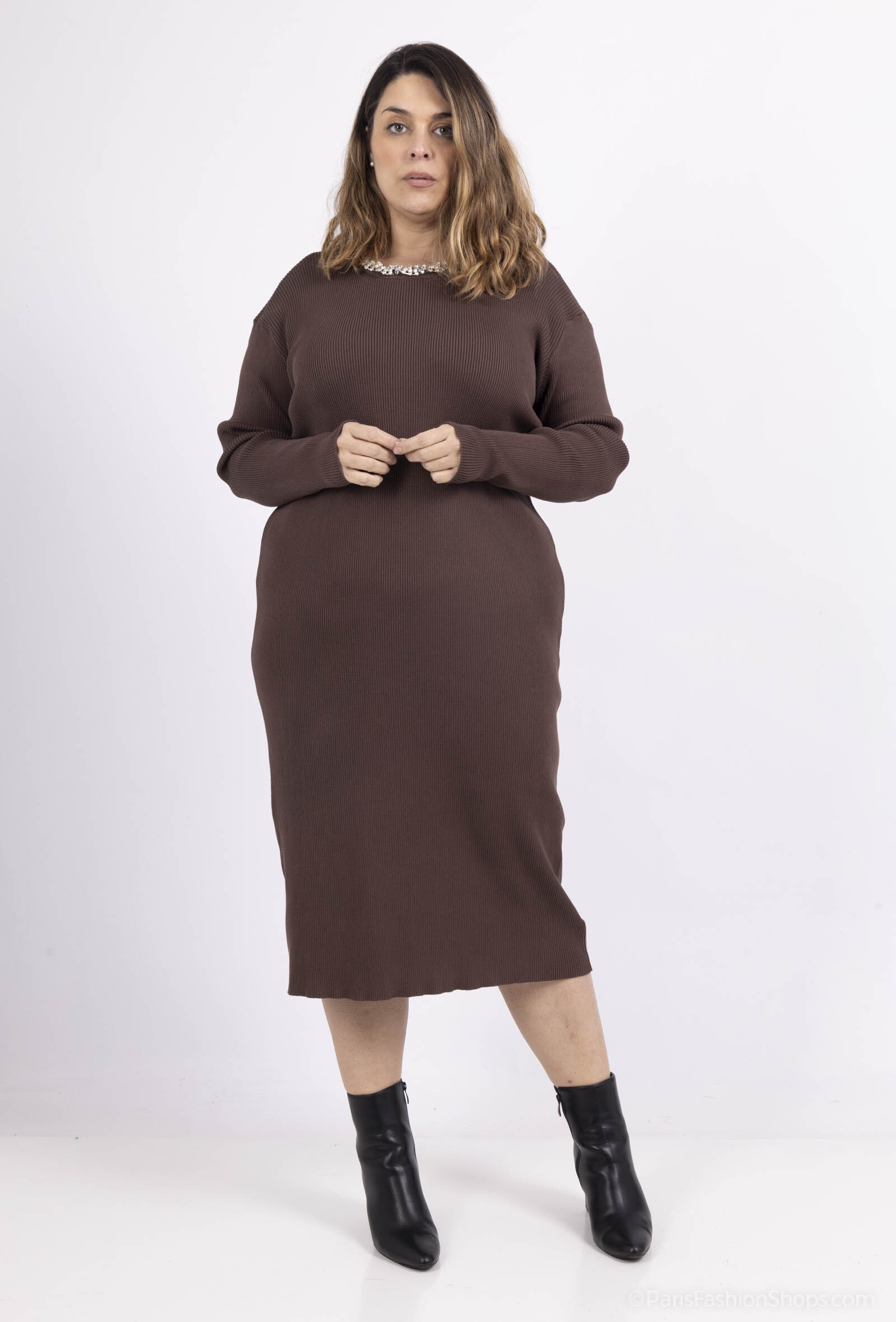 Großhändler Amy&Clo - Stretch-Pulloverkleid aus Rippenstrick mit Strasshalskette