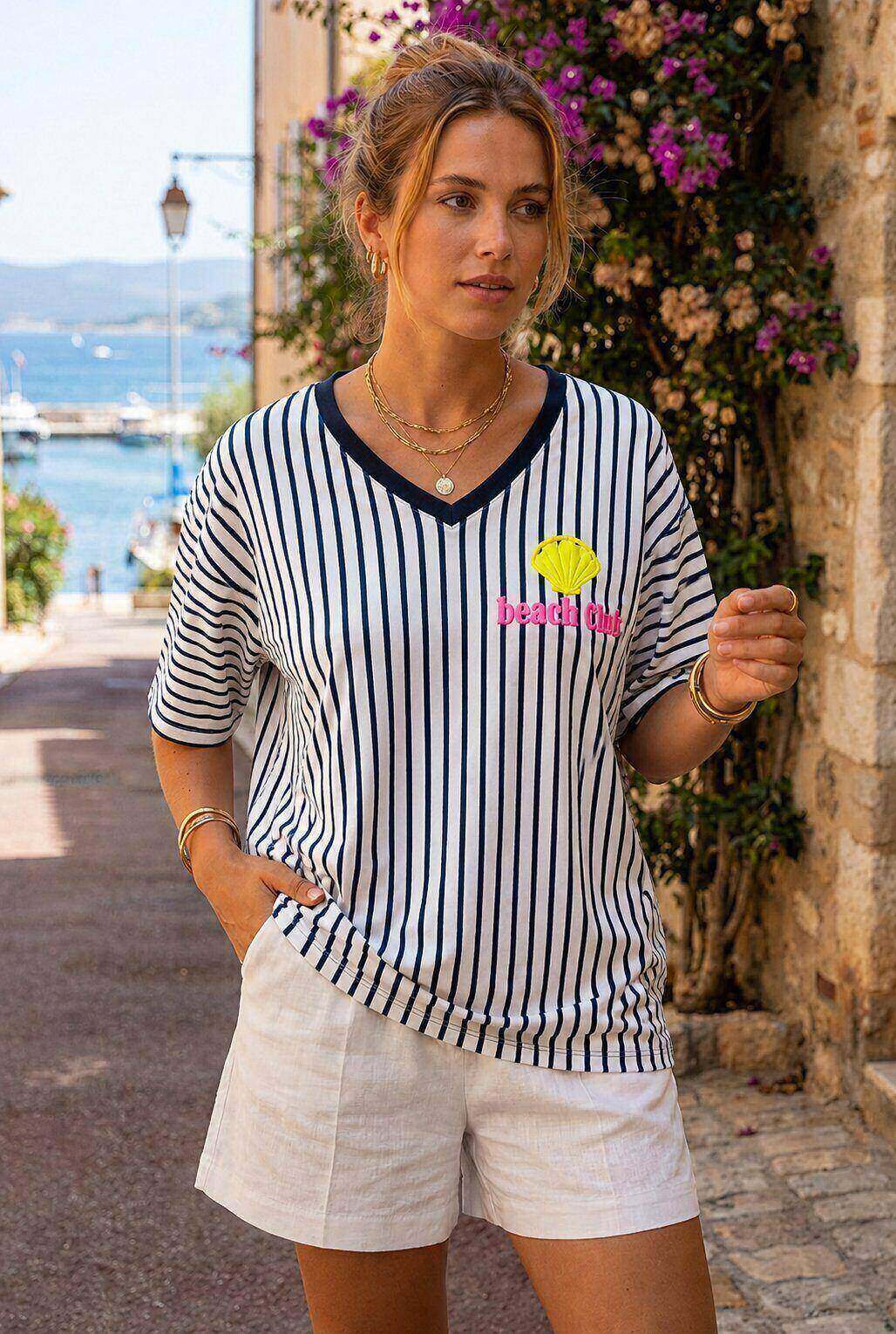Mayorista Amy&Clo - Camiseta de Cuello en V Oversize - BEACH CLUB