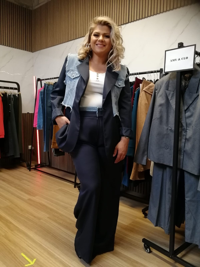 Großhändler Amy&Clo - PLUS SIZE 2-in-1-Blazerjacke mit Jeansweste