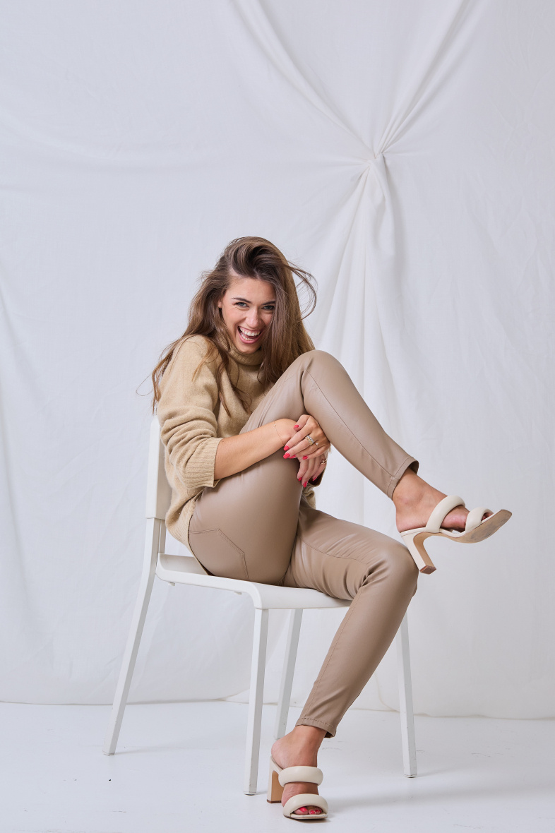 Mayorista ANA & LUCY - Pantalón revestido slim color (Push-up) - ANA & LUCY