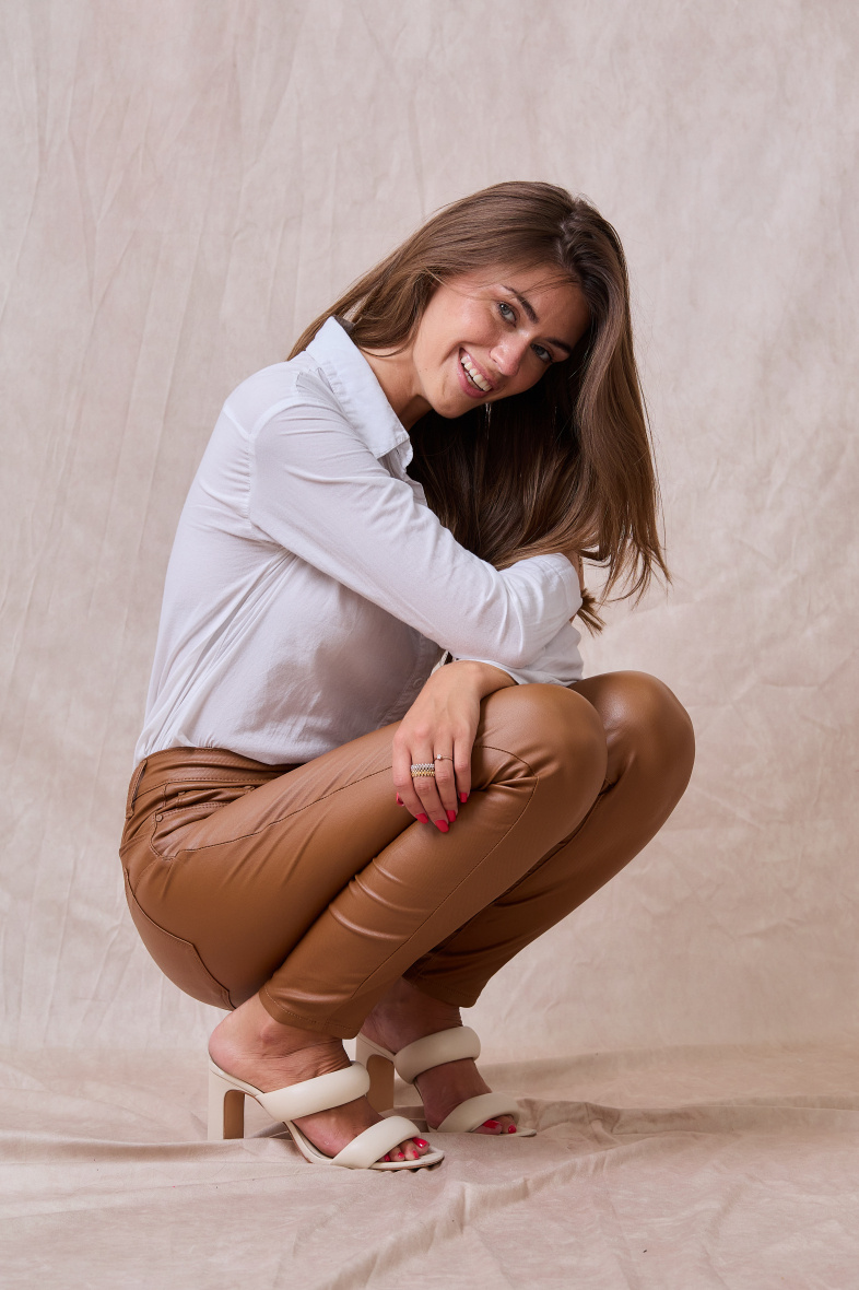 Grossiste ANA & LUCY - Pantalon slim enduit en couleur ( Push-up ) - ANA & LUCY