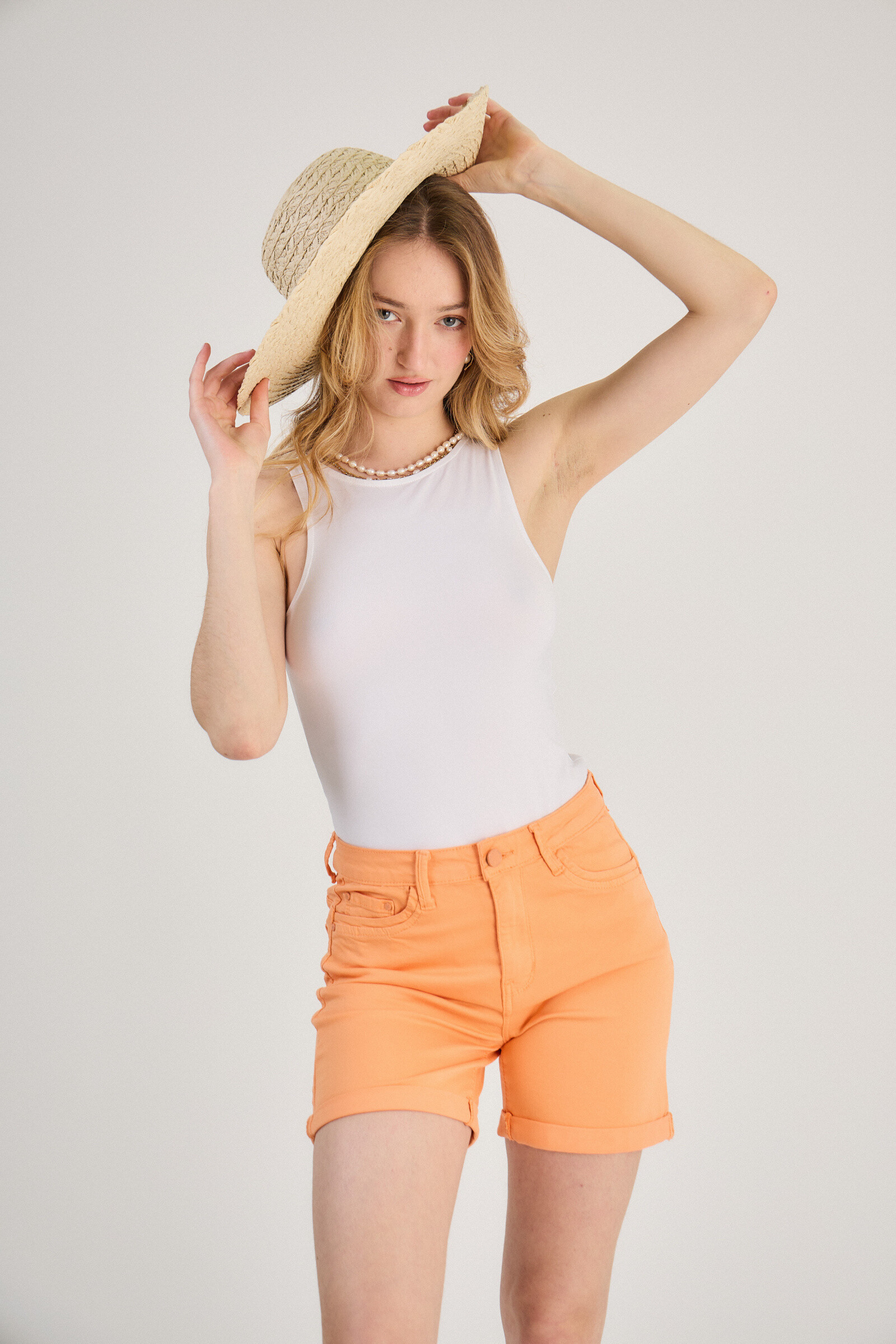 Großhändler ANA & LUCY - Schmale farbige Shorts (Push-up) – ANA & LUCY