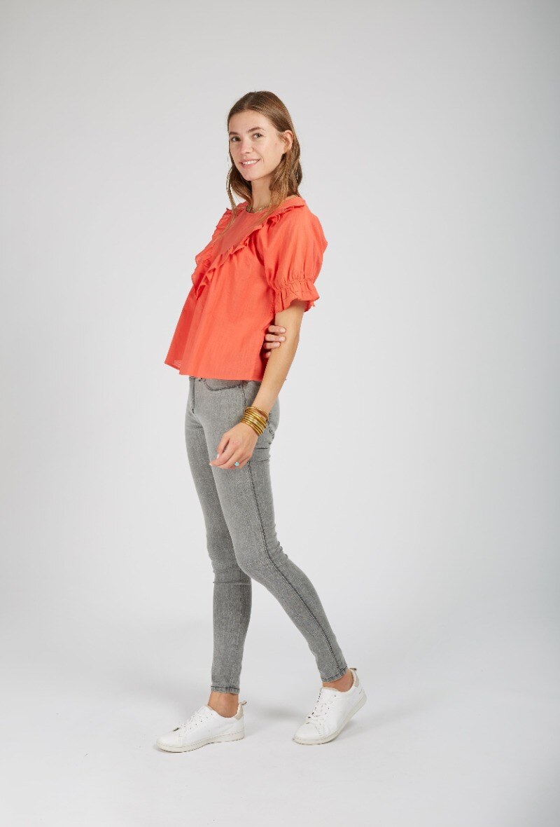 Grossiste Andy & Lucy - Blouse en lin, manches ballons et volants