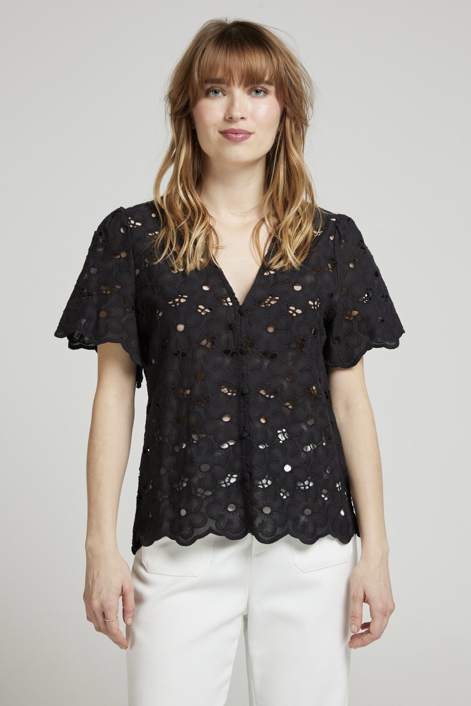 Wholesaler Andy & Lucy - Elegant openwork cotton blouse