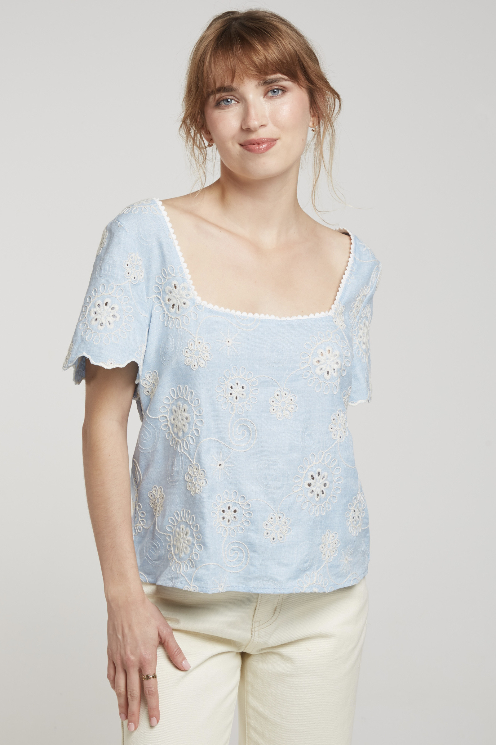 Mayorista Andy & Lucy - Blusa bordada de algodón azul