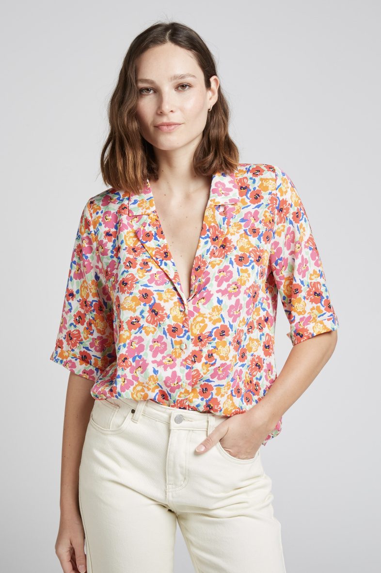 Mayorista Andy & Lucy - Blusa floral con cuello en V