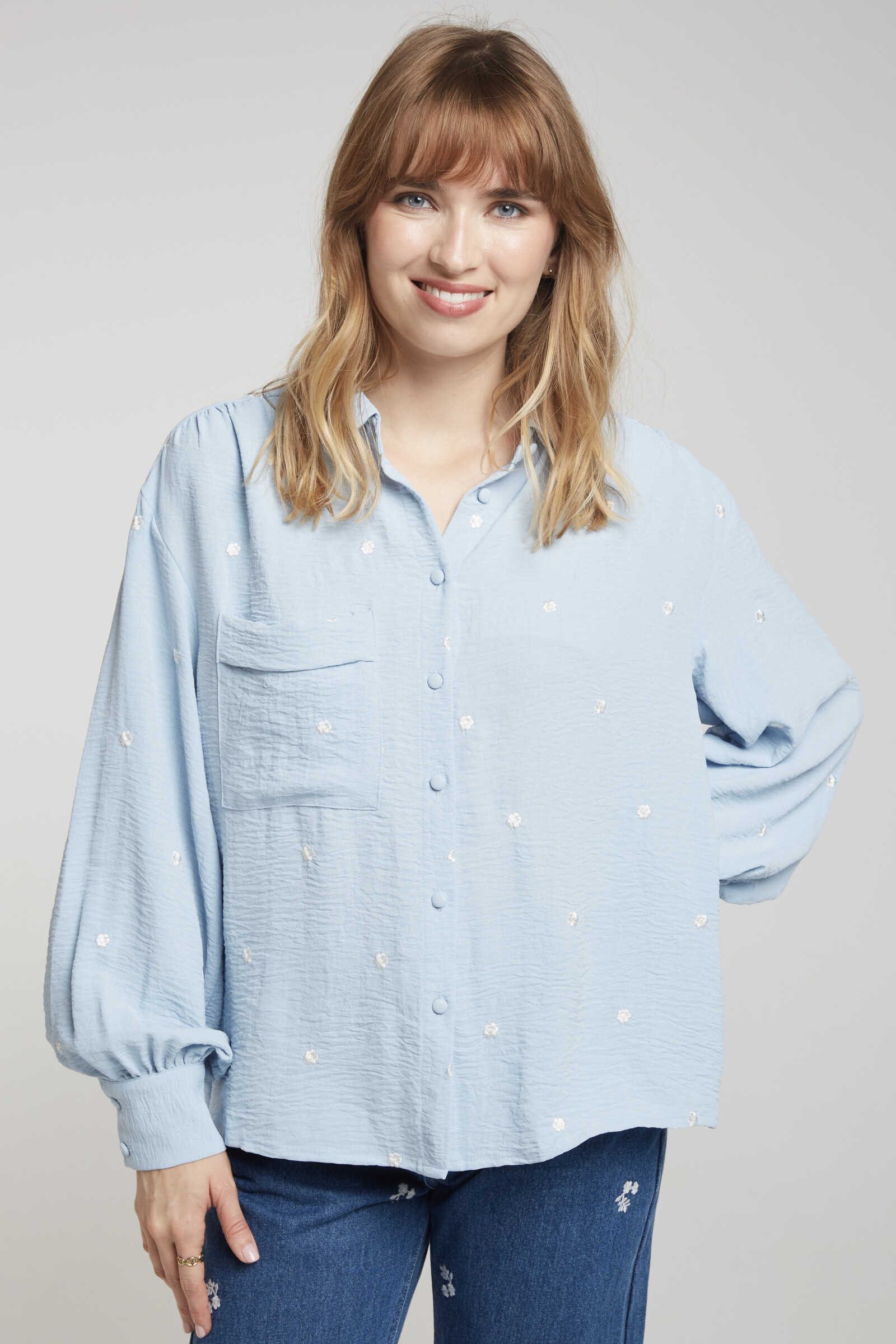 Wholesaler Andy & Lucy - Elegant embroidered flowing blouse