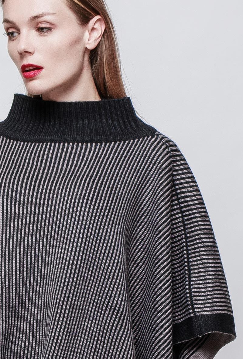Grossista Angelique.L - PONCHO A RIGHE SOTTILI IN MAGLIA