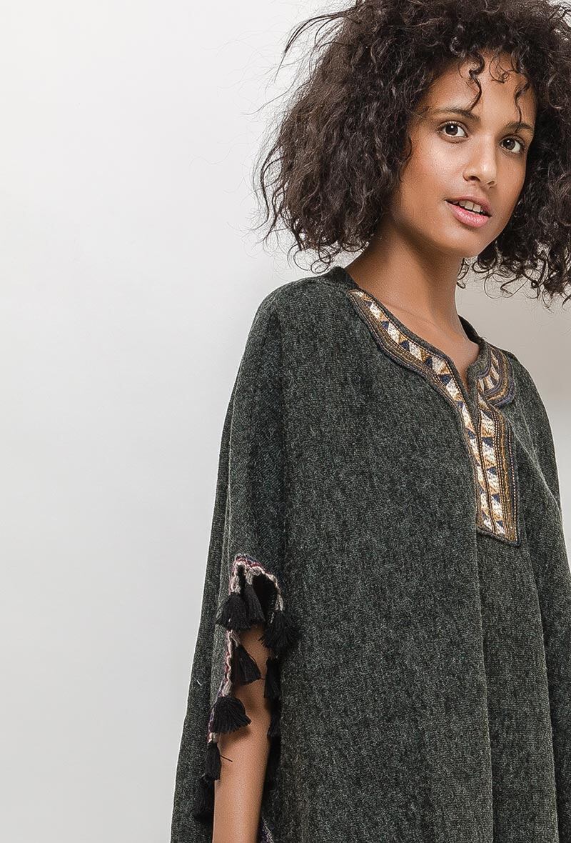 Grossista Angelique.L - PONCHO CON RICAMO ETNICO