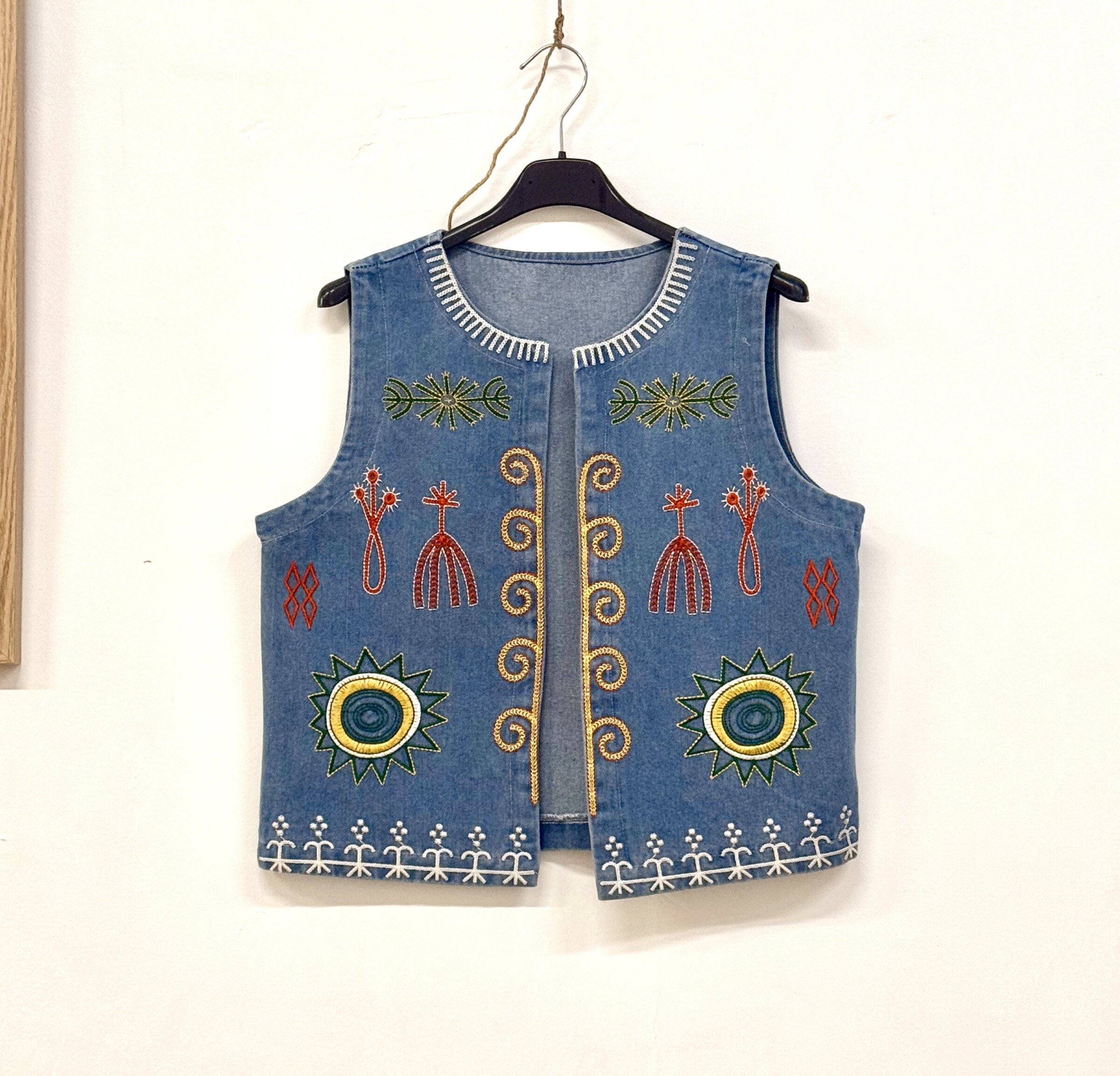 Wholesaler ANNE LOU'S - Embroidered jeans vest