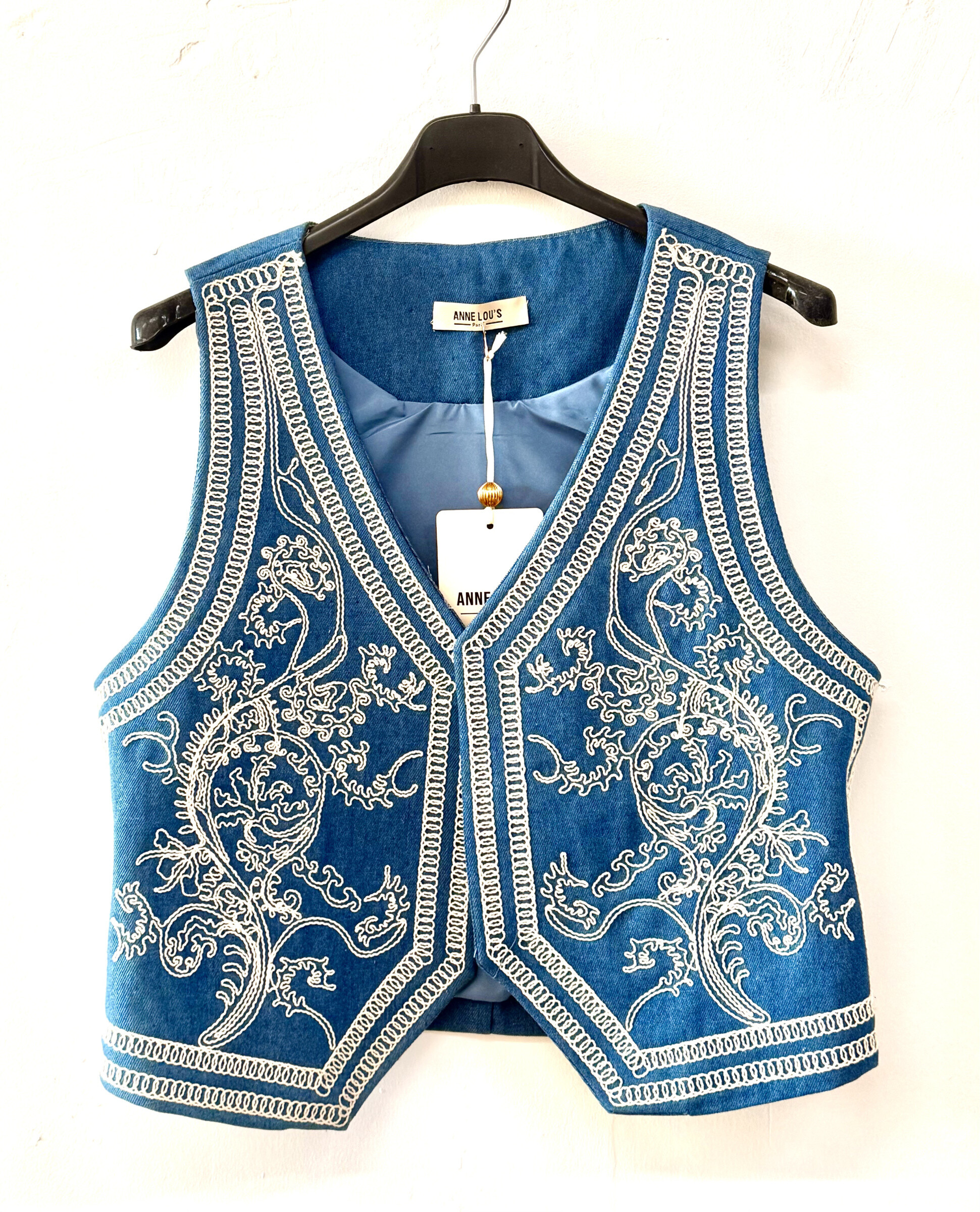 Wholesaler ANNE LOU'S - Gilet with embroidery