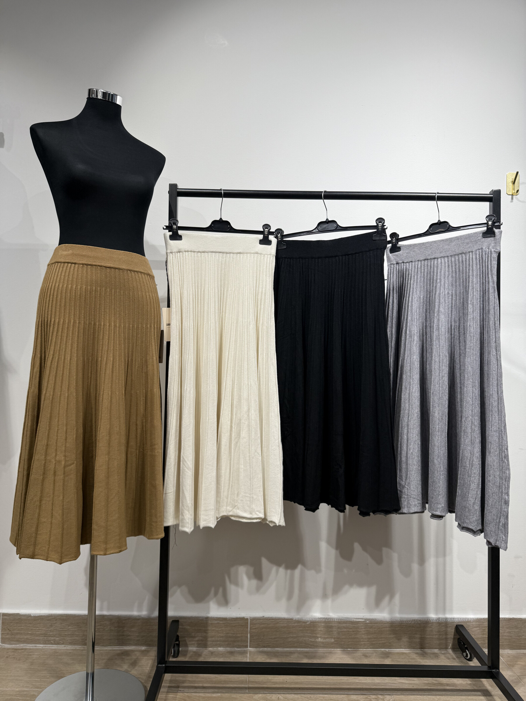 Wholesaler ANNE LOU'S - Pleated knit skirt