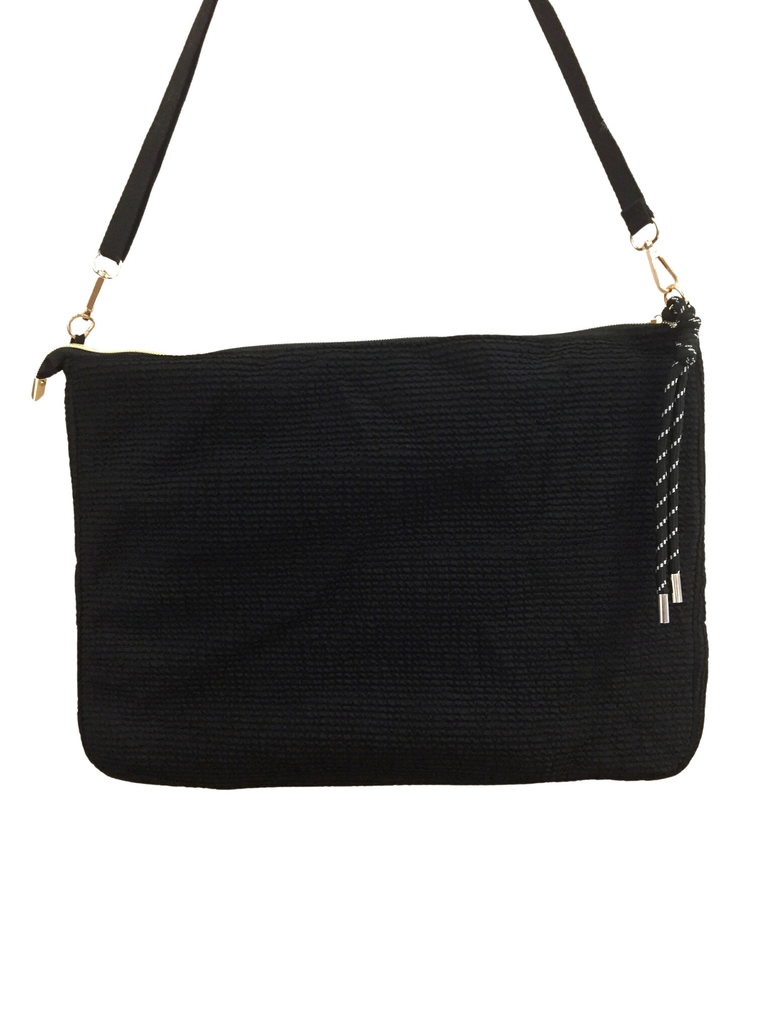 Grande pochette élégante en polyester, doublure en tissu, idéale pour l'été, fabriquée en Chine. Parfaite pour vos soirées estivales.