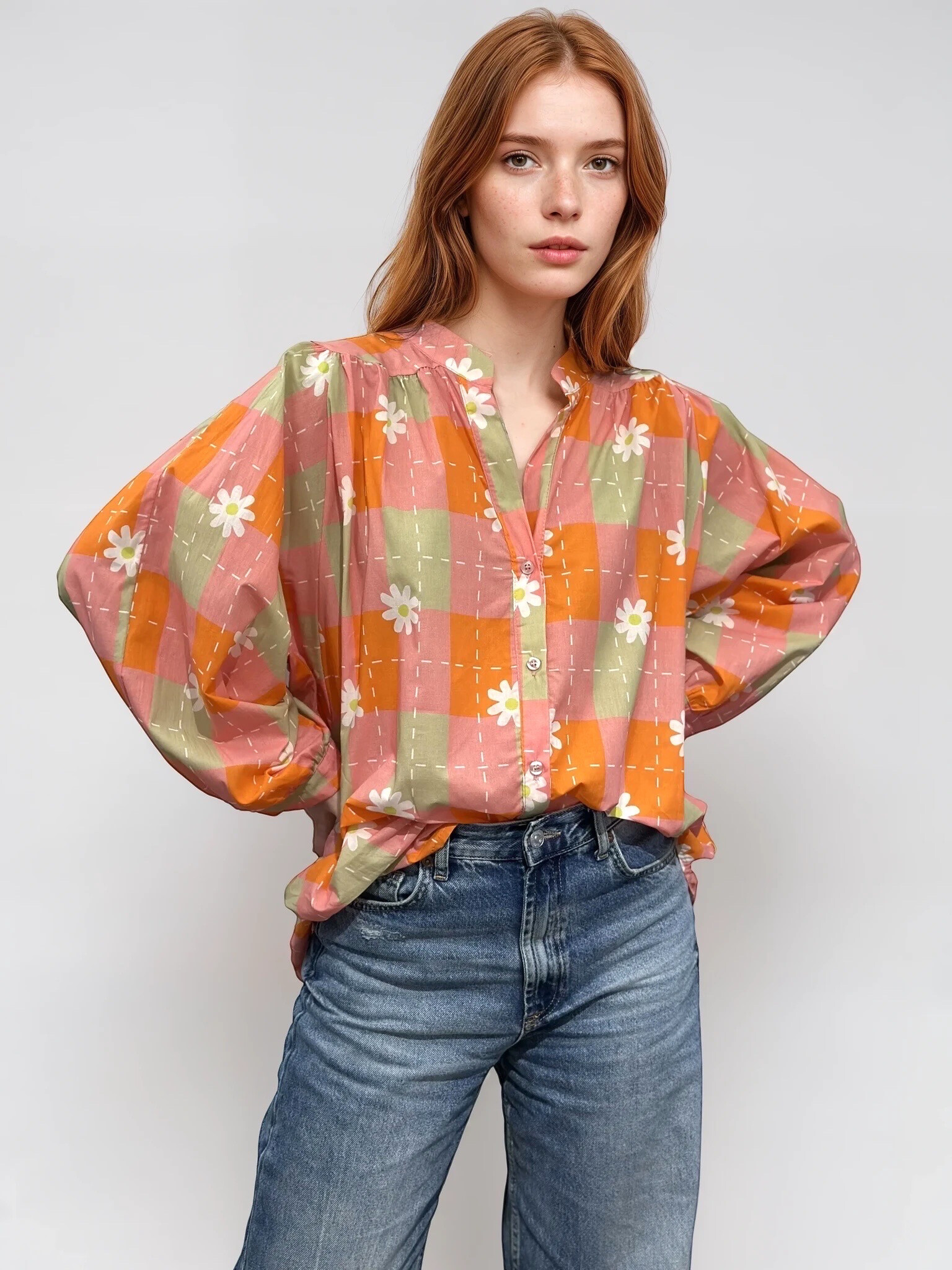 Wholesaler APRIL VINTAGE - Flowers tiles shirts