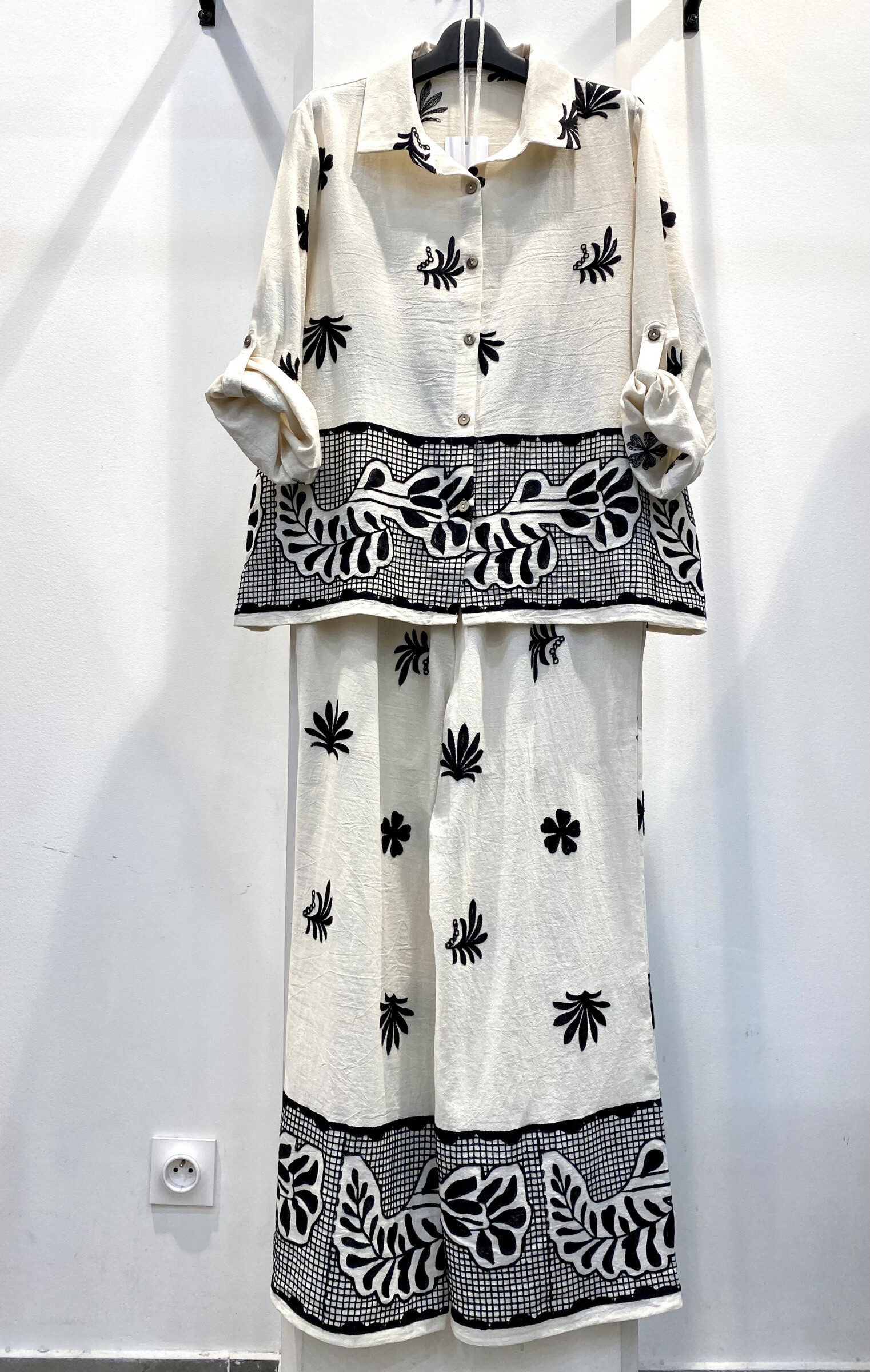 Wholesaler Archie Love - Hit /embroidered pants set