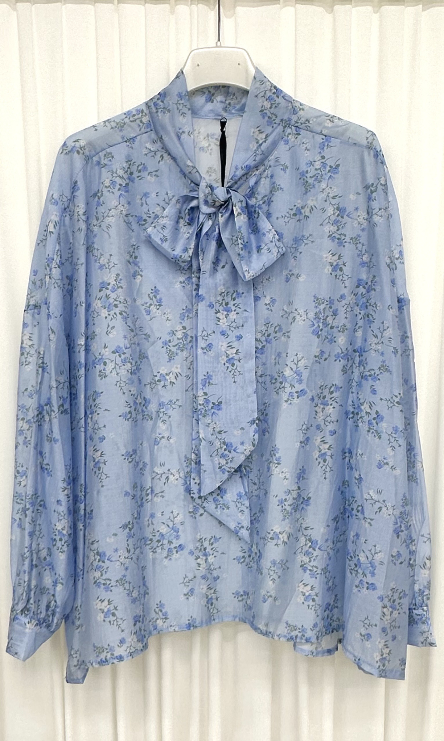 Wholesaler ARITA - Floral blouse with bow neckline