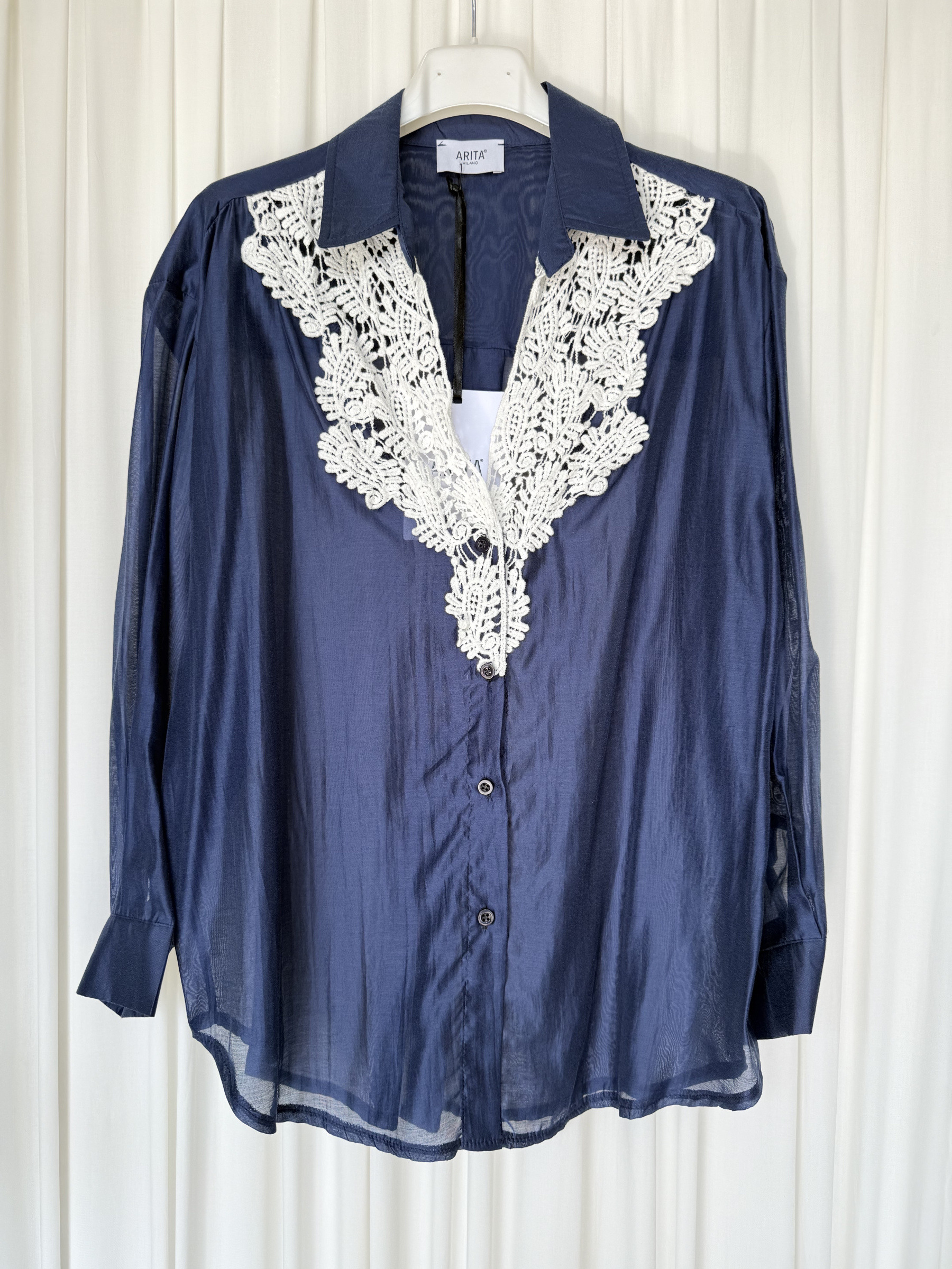 Wholesaler ARITA - Shirt with lace detail.