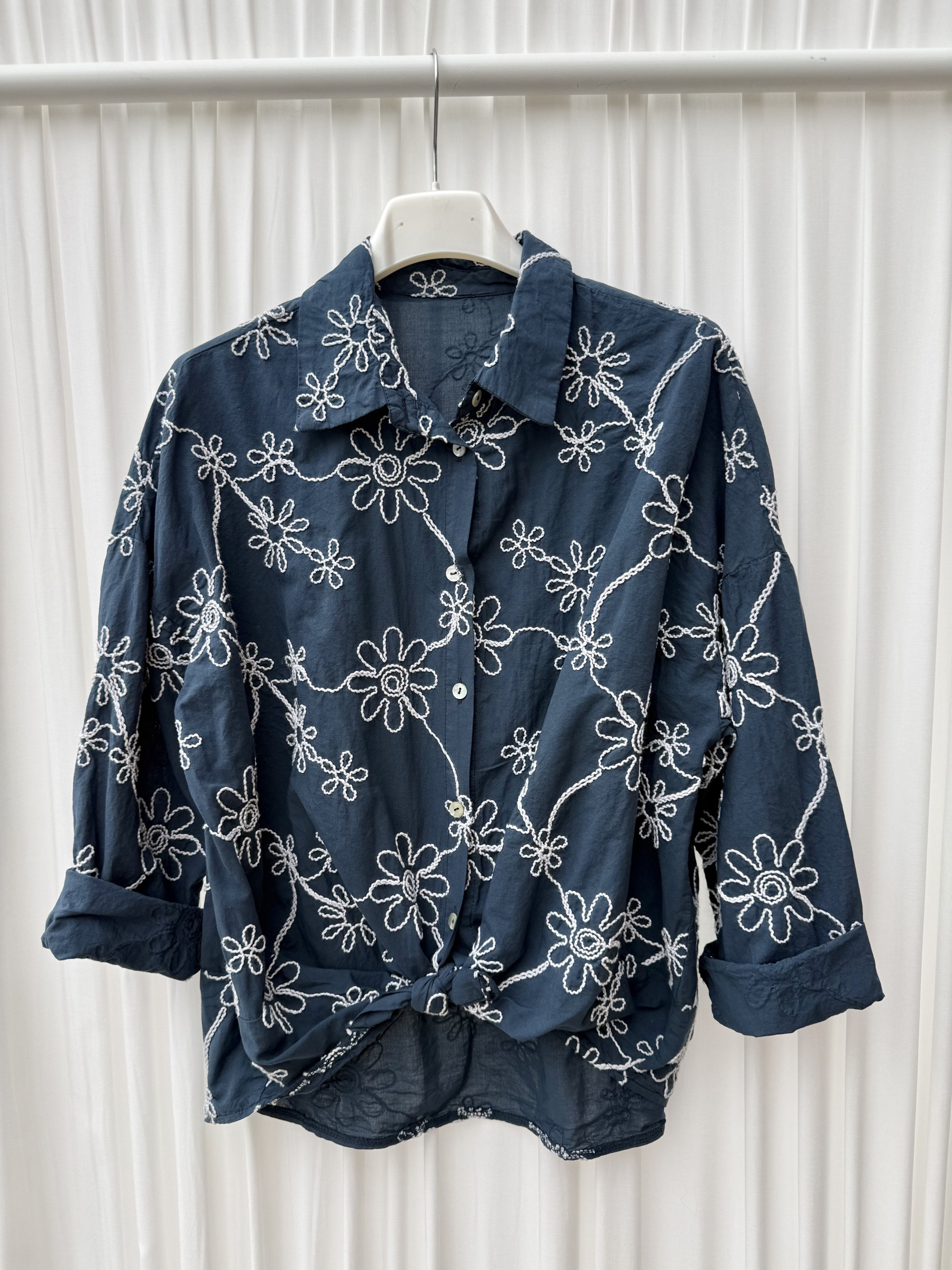 Wholesaler ARITA - Asymmetric shirt with floral pattern