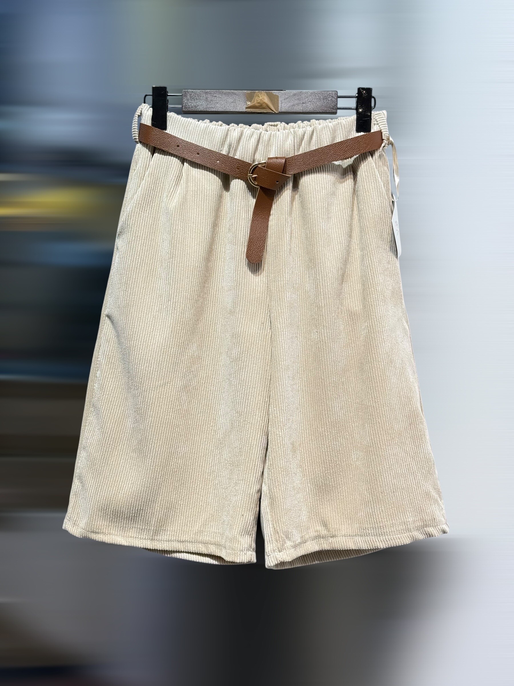 Wholesaler AROMA - Velvet Bermuda shorts