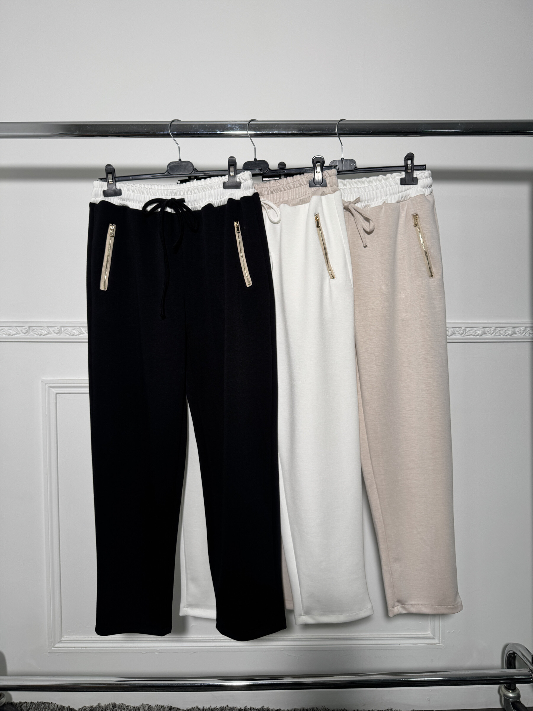 Wholesaler Artflow - Chic comfort pants with golden zipped details