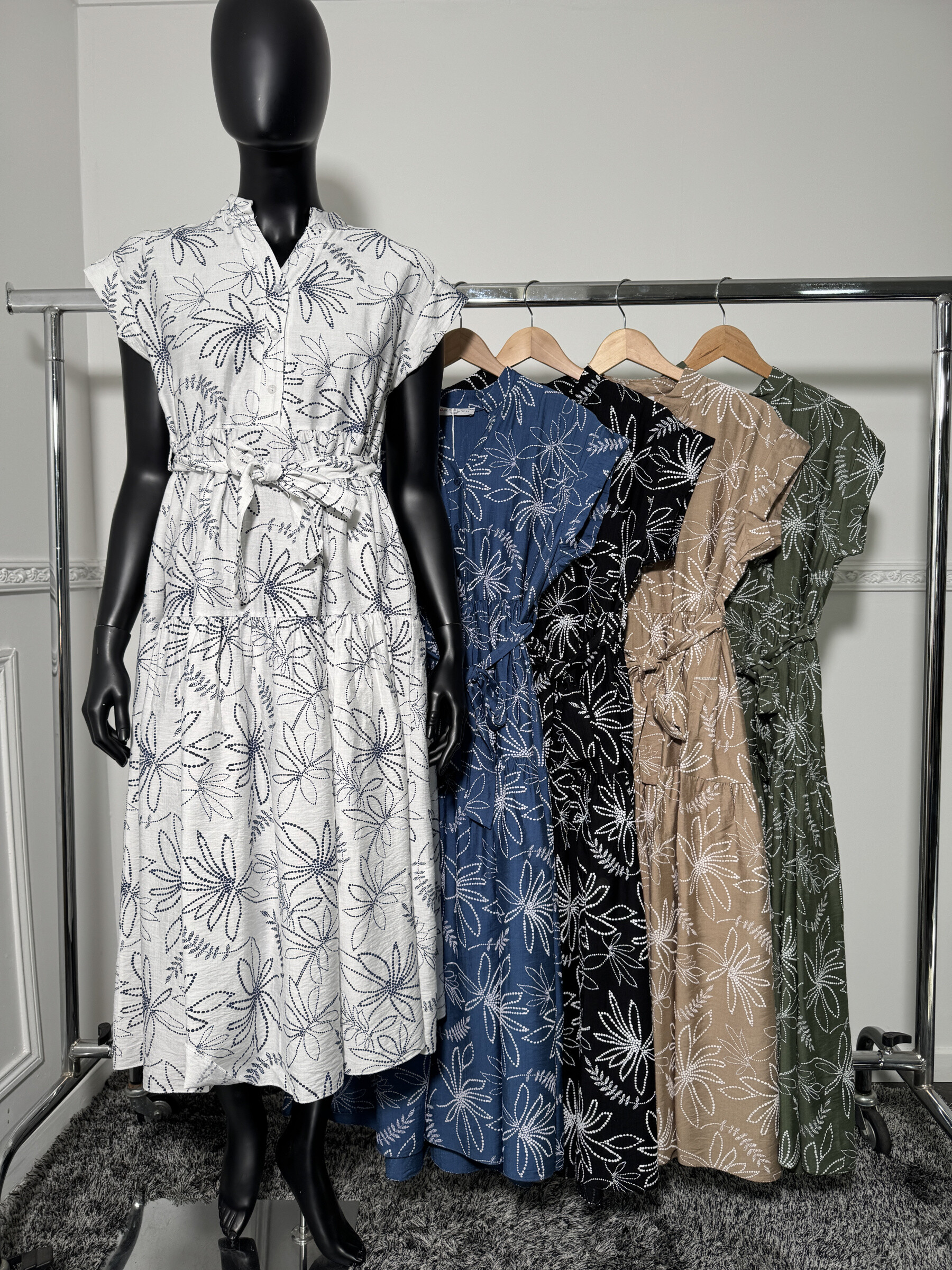 Wholesaler Artflow - Long textured dress with relief patterns - elegance and lightness