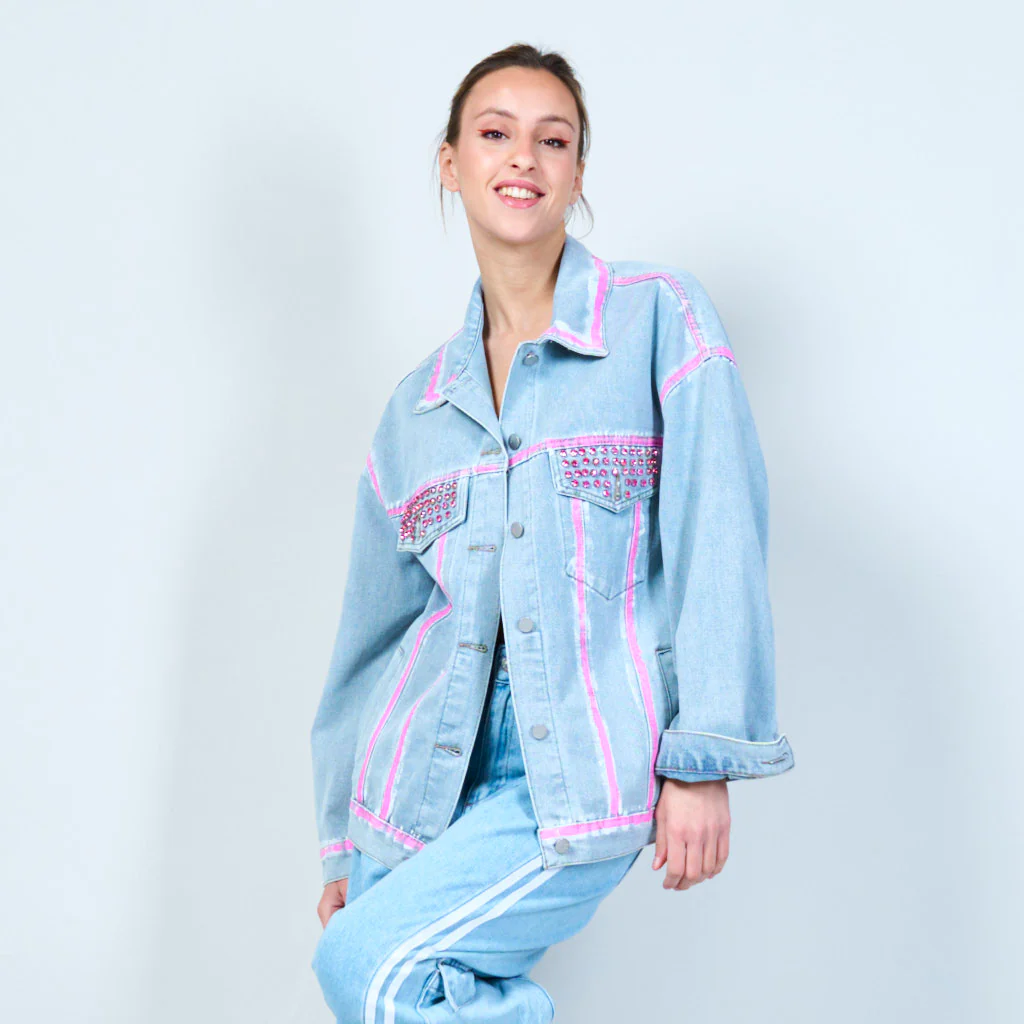 Wholesaler Artflow - Oversize denim jacket with trendy and modern style rhinestones