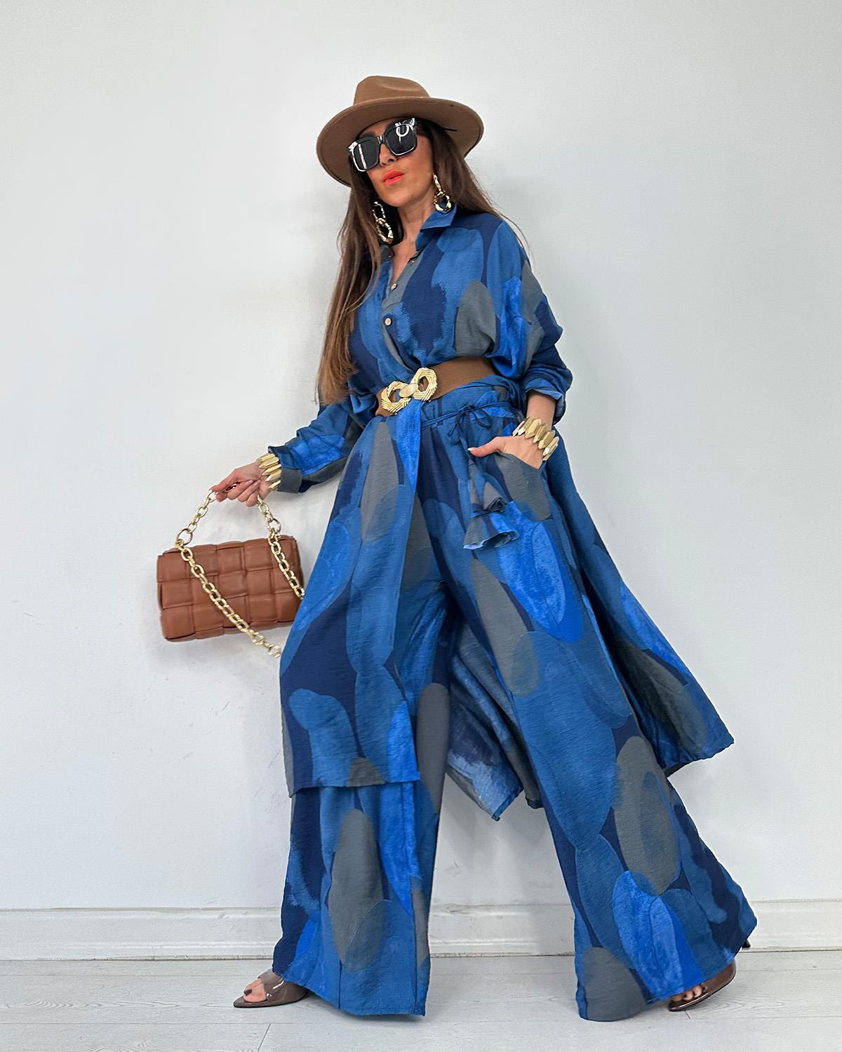 Grossista ASHILDA PARIS - Completo Camicia Lunga e Pantaloni Fluidi con Stampa Grafica Blu Marino