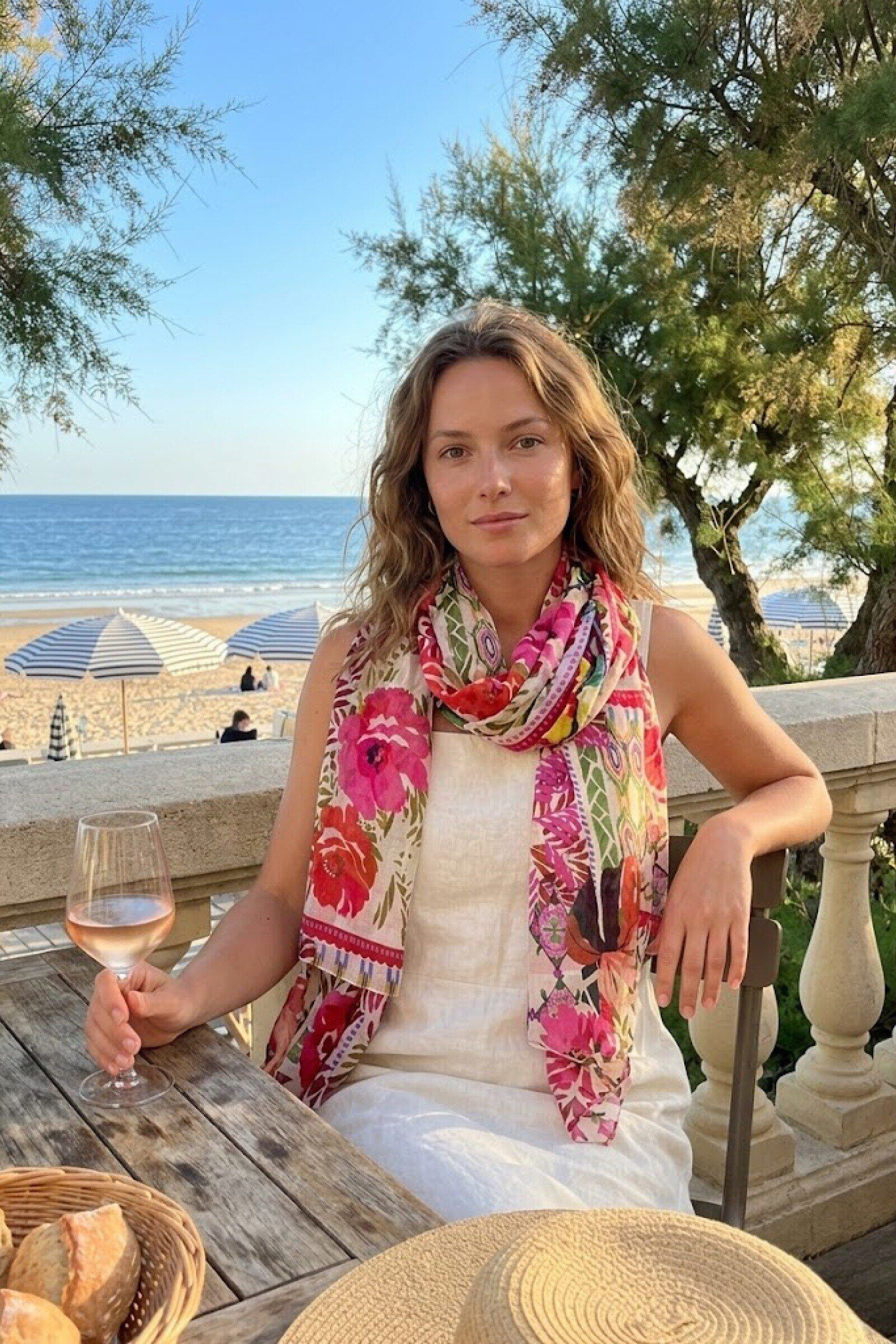 Wholesaler ASTRA Maroquinerie - Floral Print Cotton Scarf 180x100cm