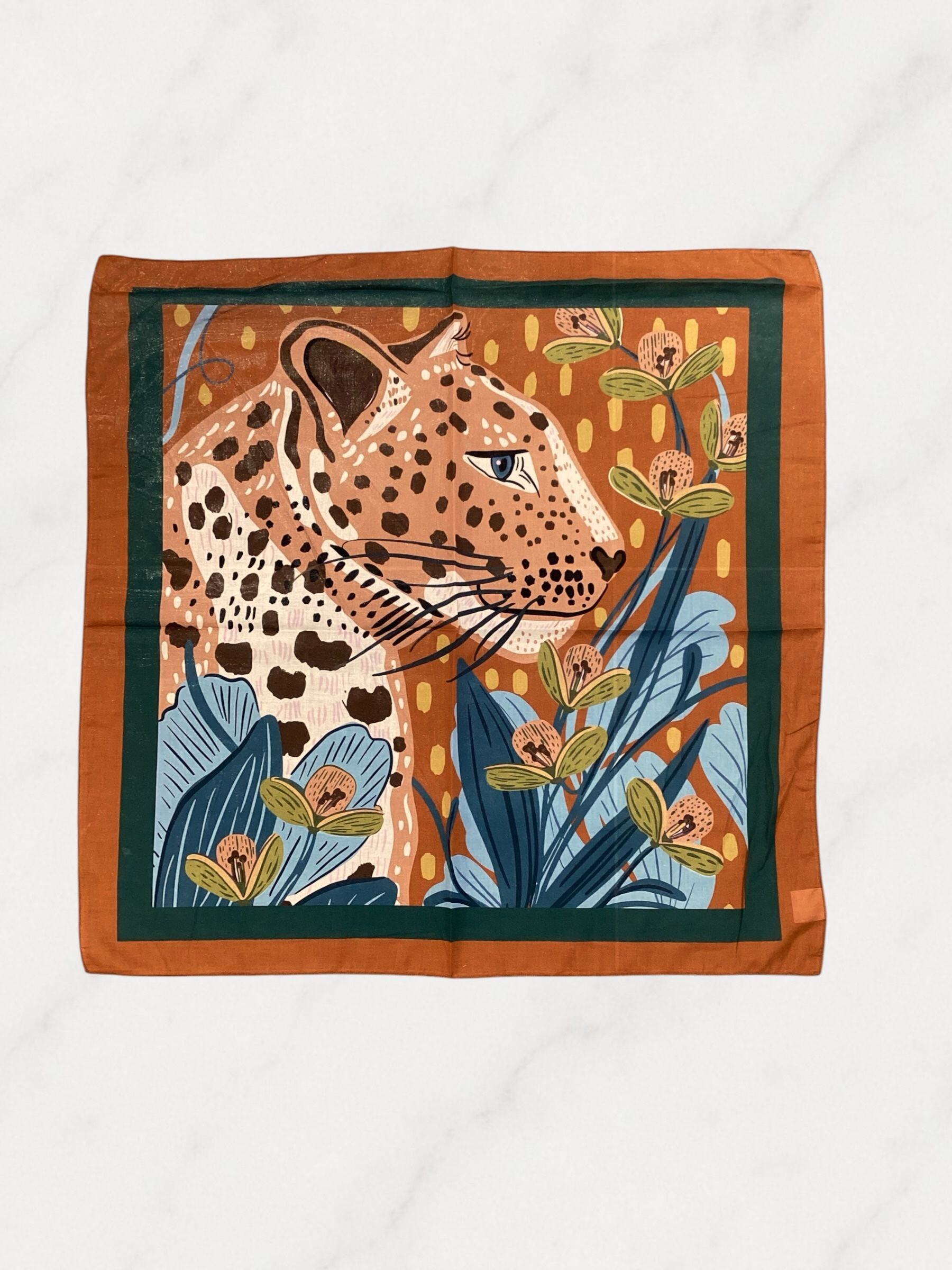 Grossista ASTRA Maroquinerie - Sciarpa Leopardo e Fiori Esotici 70x70