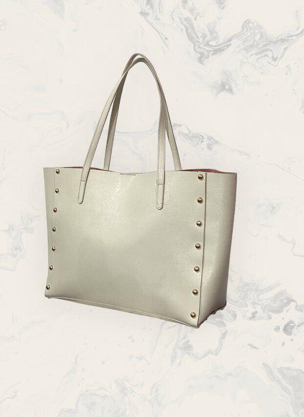 Großhändler ASTRA Maroquinerie - Schicke Tote-Tasche mit Nieten Großhändler ASTRA Maroquinerie - Schicke Tote-Tasche mit Nieten