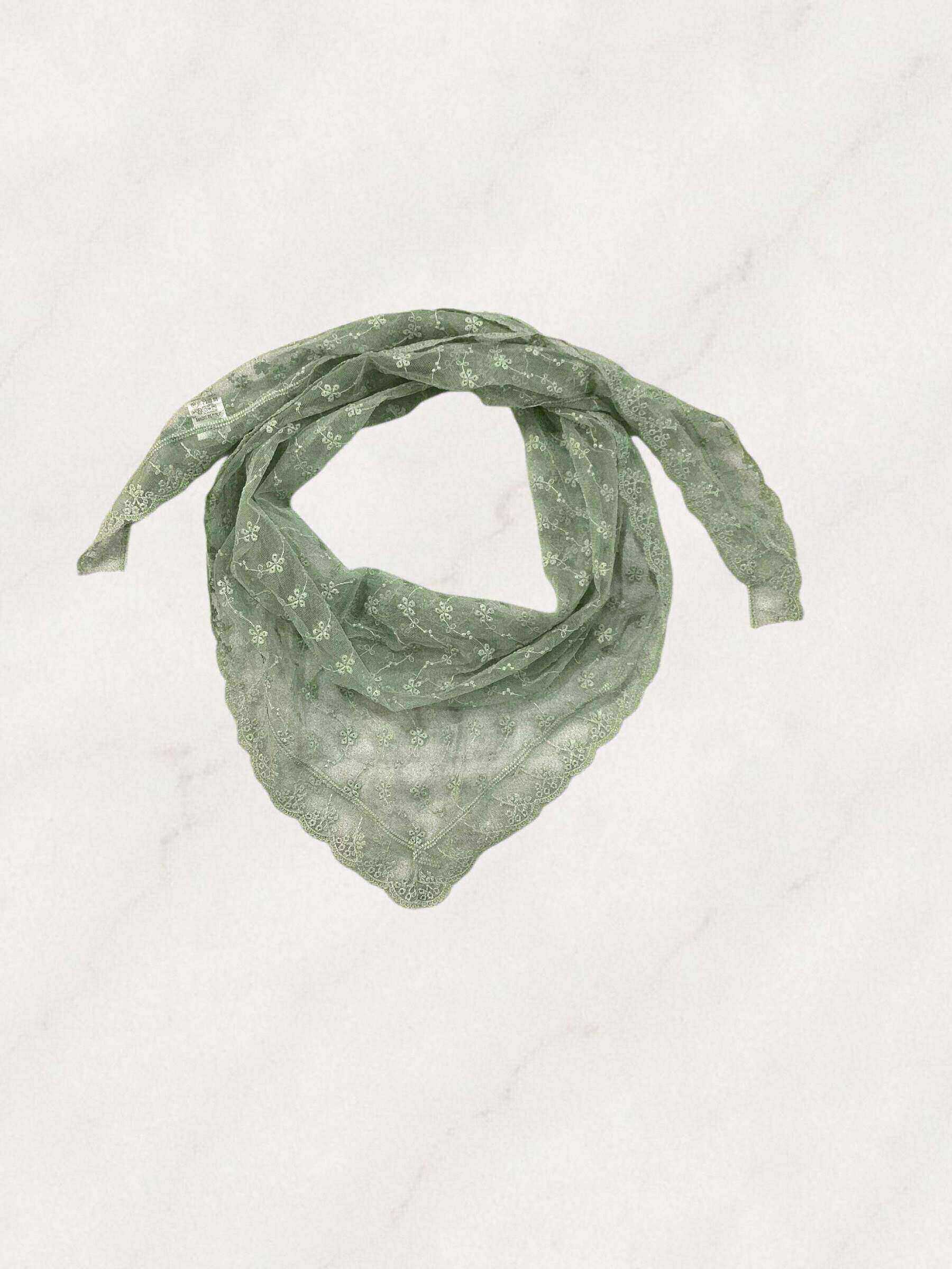 Grossiste ASTRA Maroquinerie - Foulard en dentelle fleurie 09683