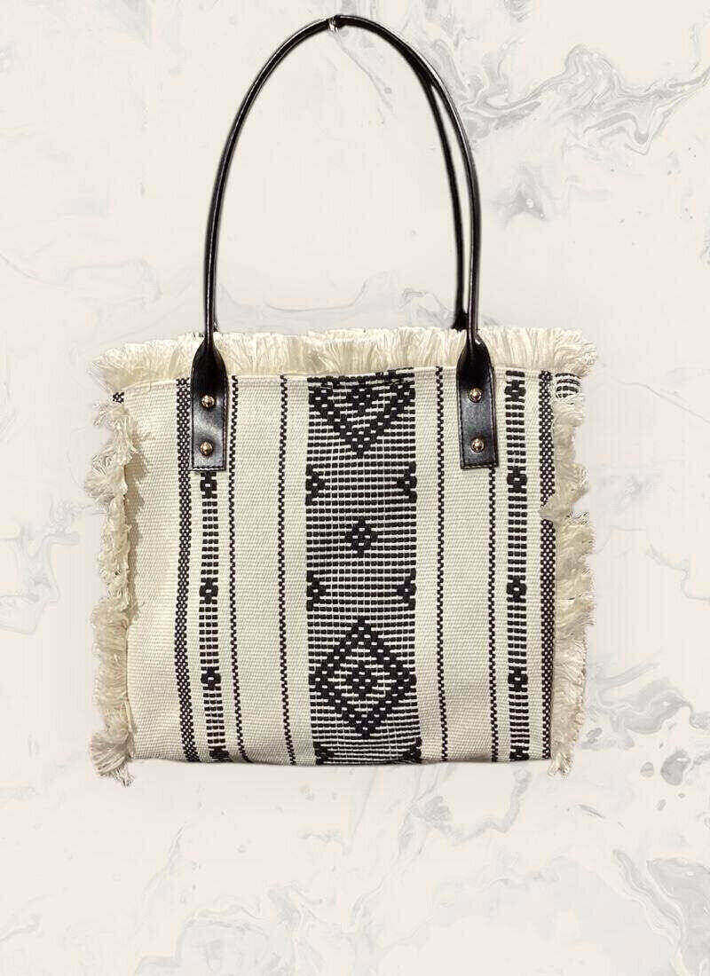 Grossiste ASTRA Maroquinerie - Sac à main tissé avec franges