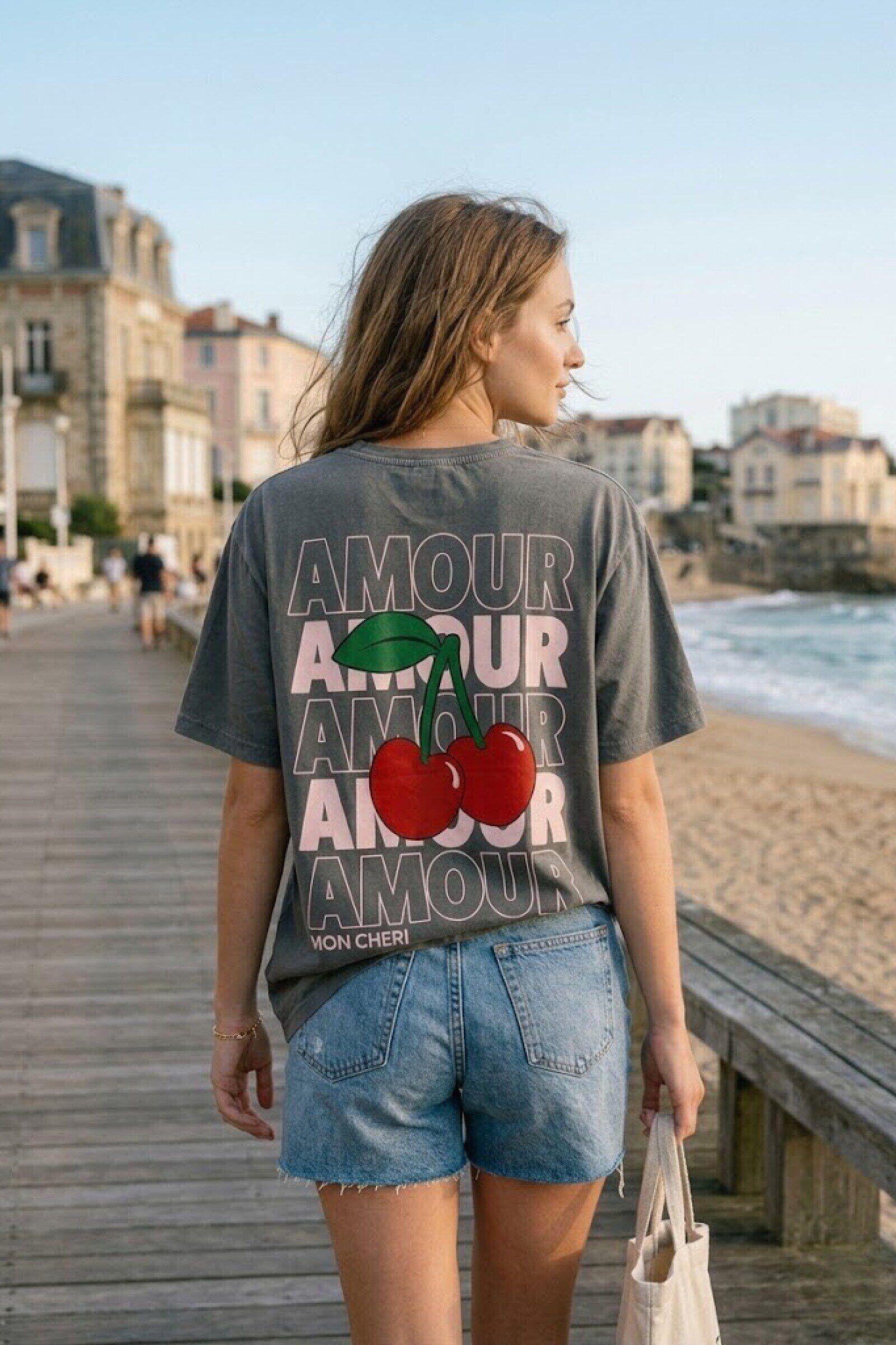 Großhändler ASTRA Maroquinerie - Damen T-Shirt mit Mon Cheri Grafik