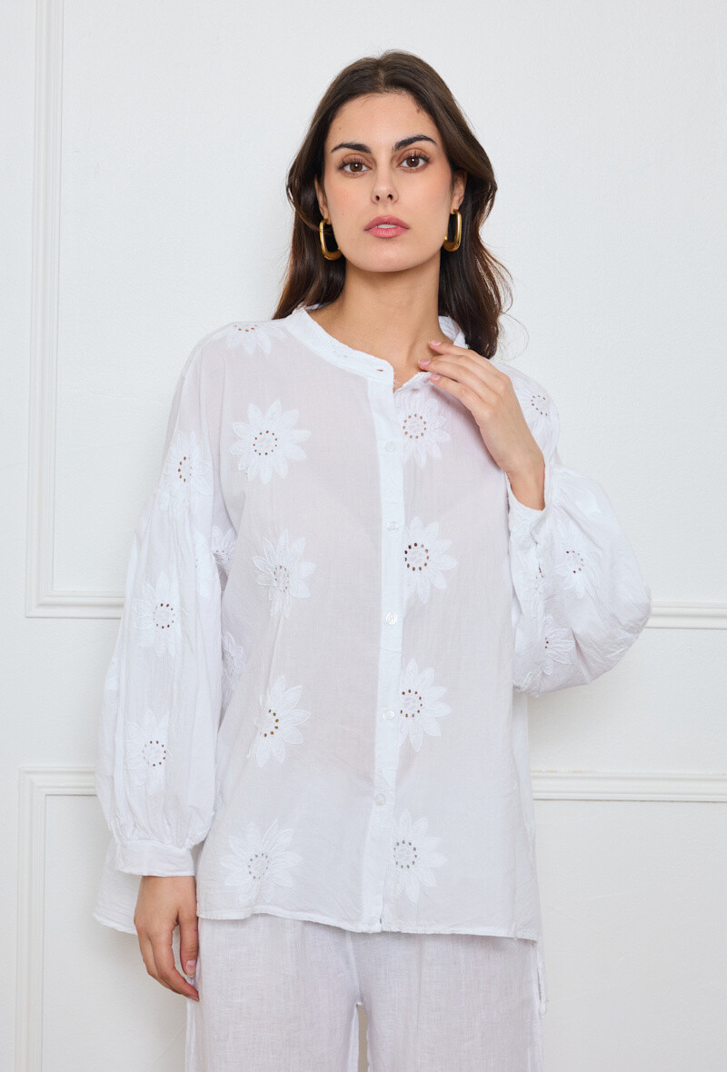 Grossiste Astra - Chemise féminine à broderies florales