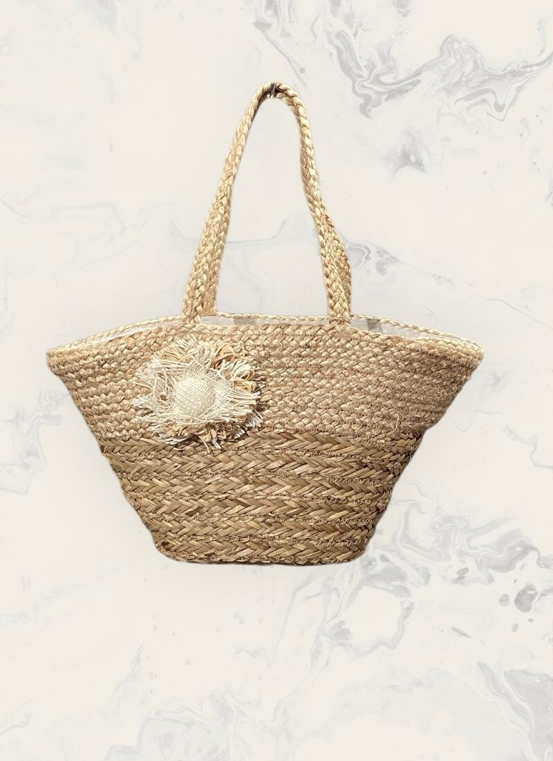 Wholesaler Astra - Braided wicker basket with Pompon